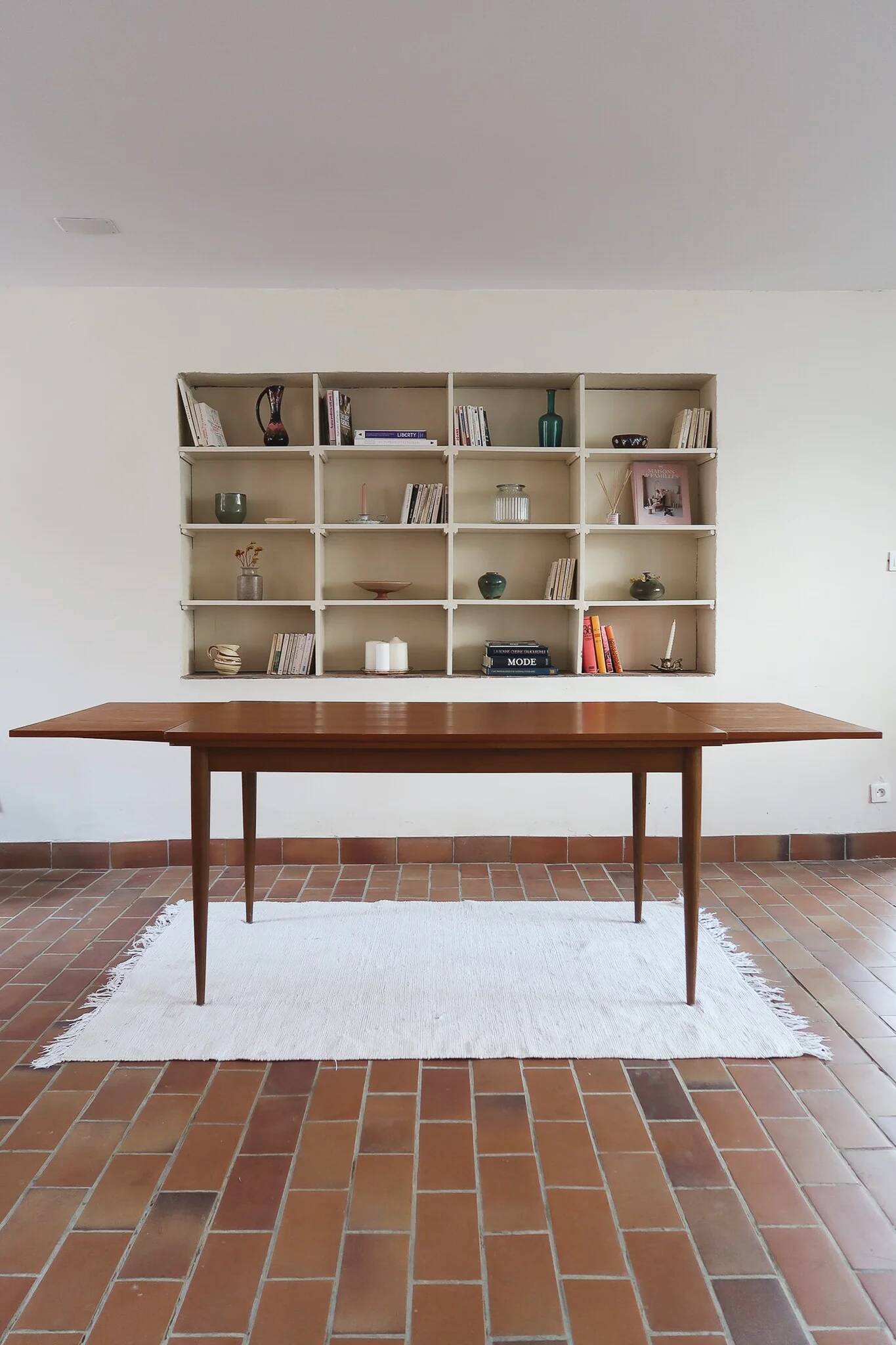 Extendable dining table in teak, tapered legs, 1960s.