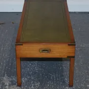 Table Basse Bevan Funnell avec Plateau en Cuir Vert