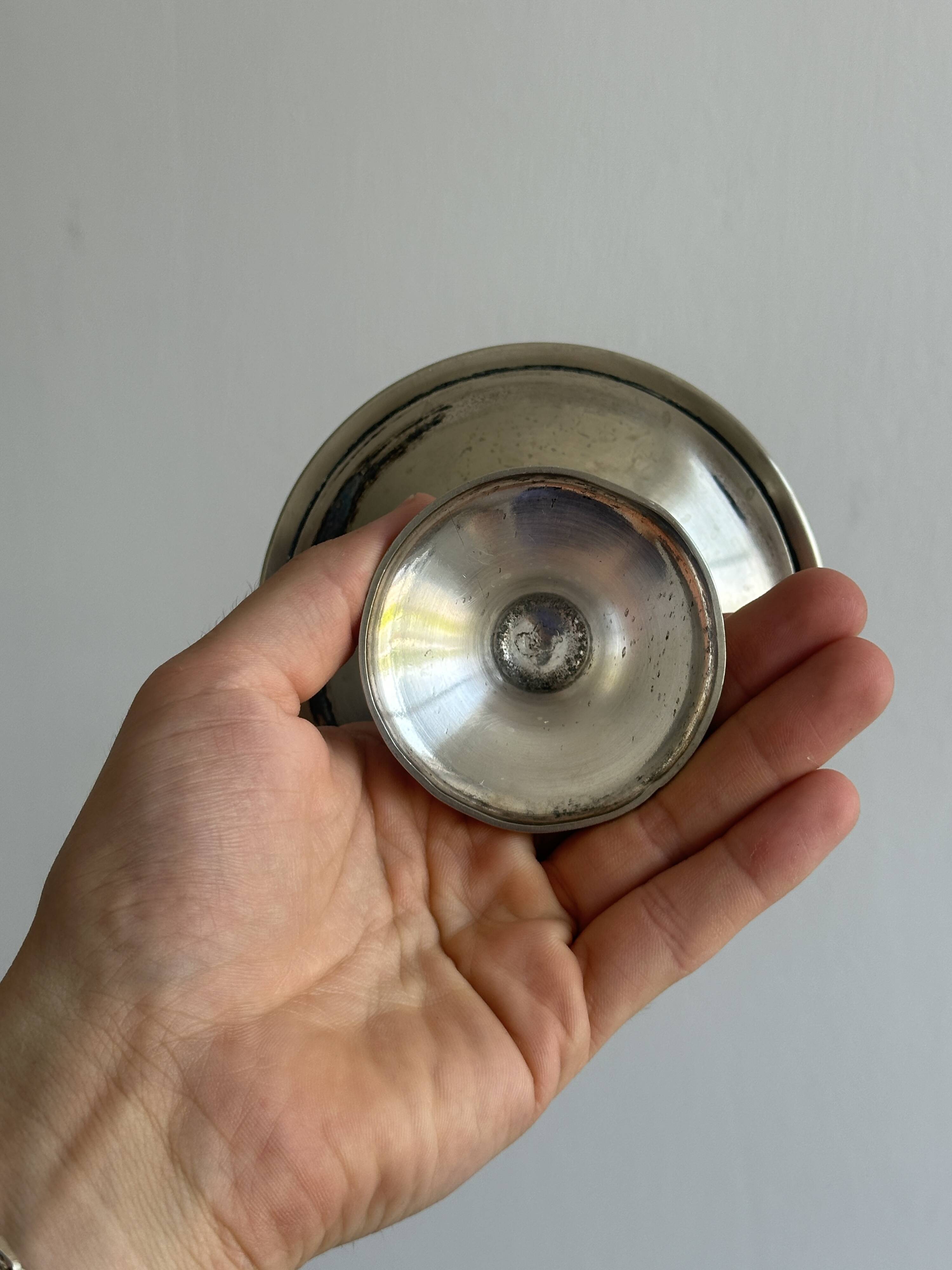 3 plats sur pied en métal