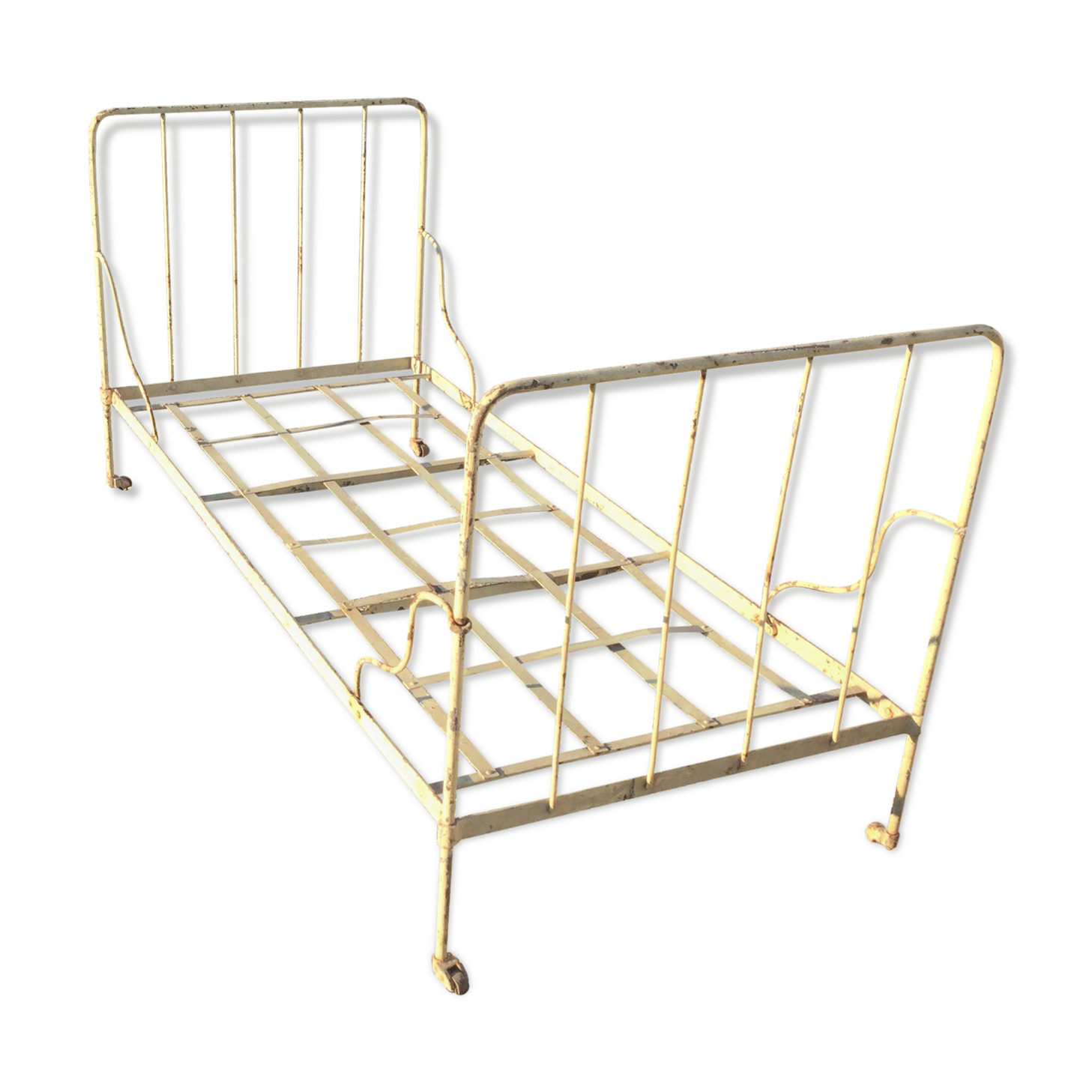 Foldable iron bed