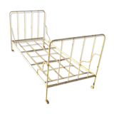 Foldable iron bed