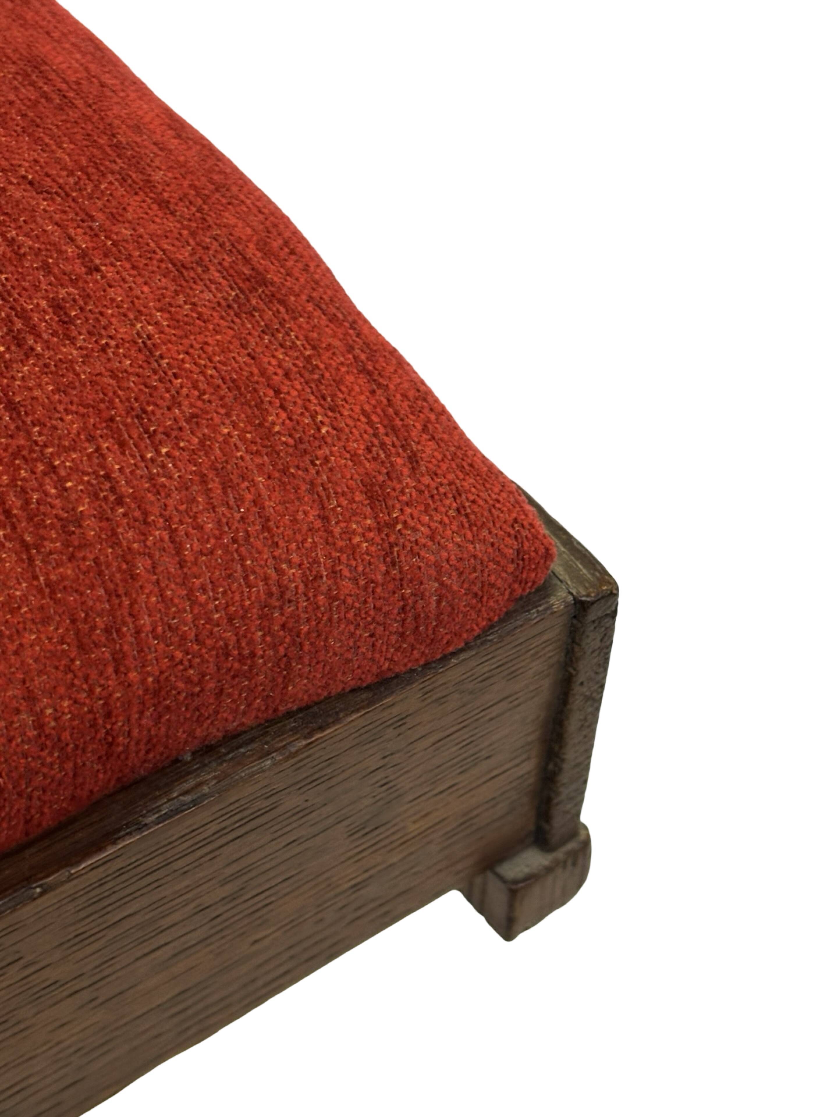 Pouf Art Déco design des années 30, tabouret minimaliste modèle bas.