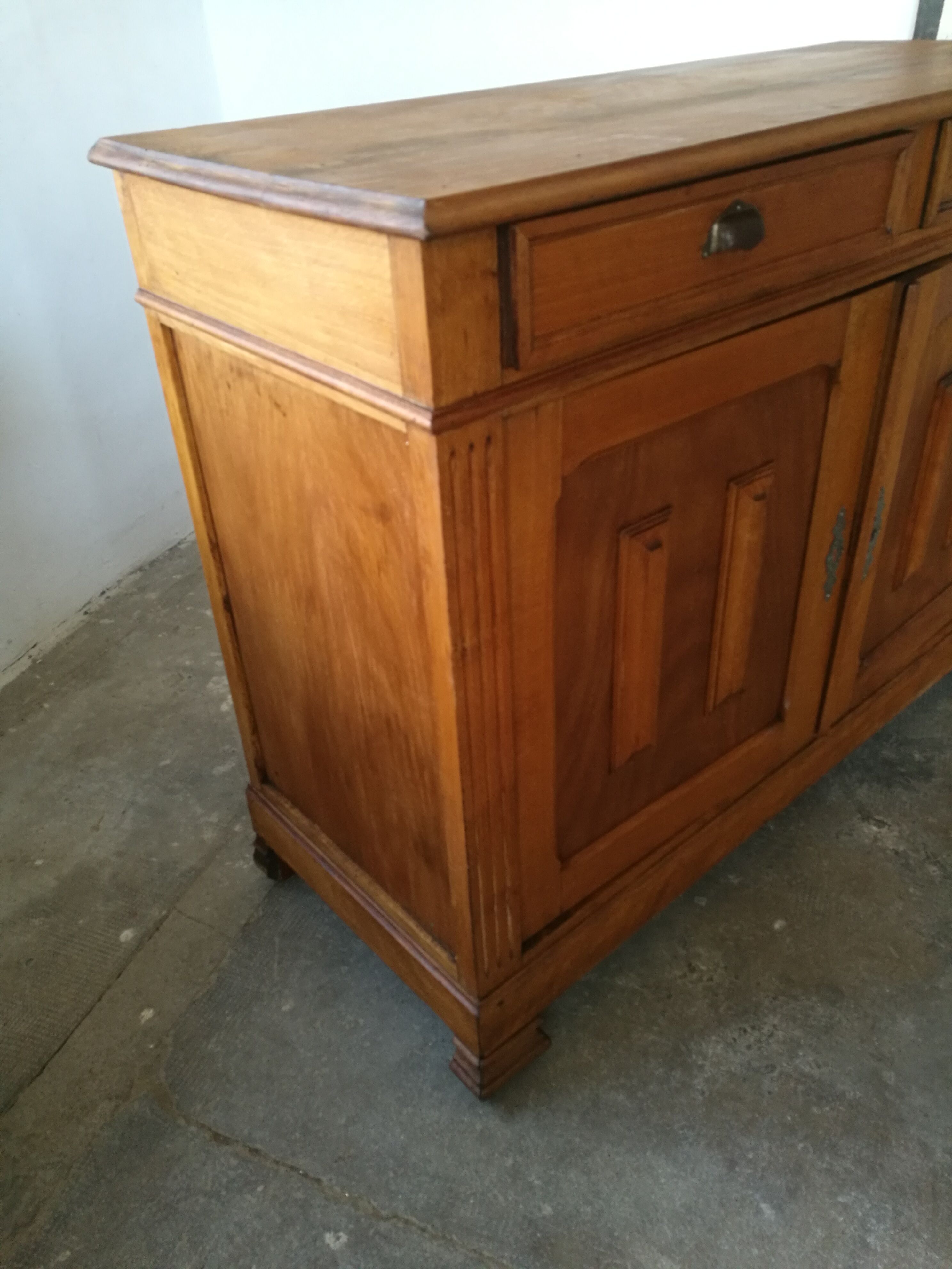 Buffet parisien, bois brut
