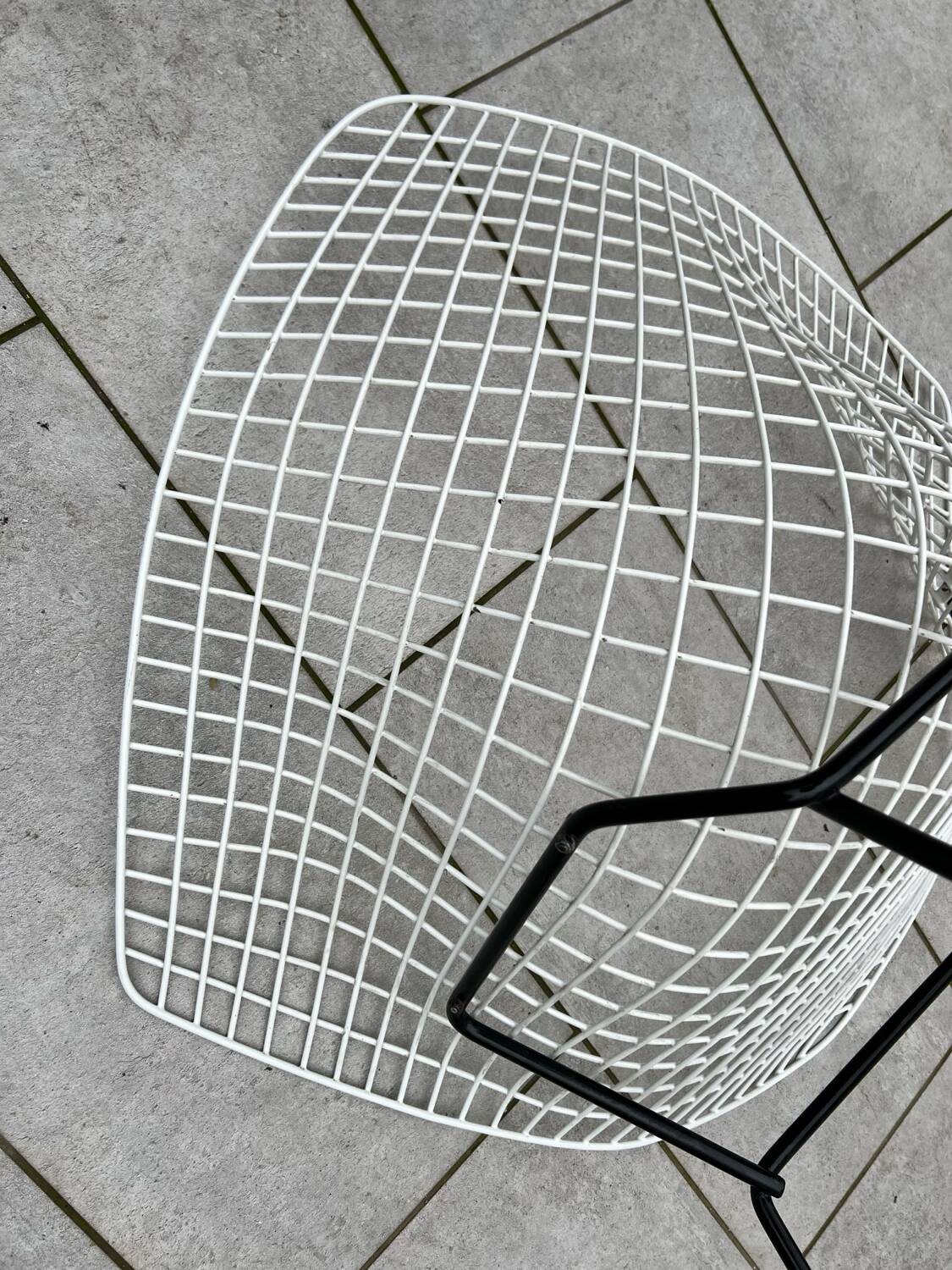Bertoia Diamond Chair - Knoll Edition - Design by Harry Bertoia