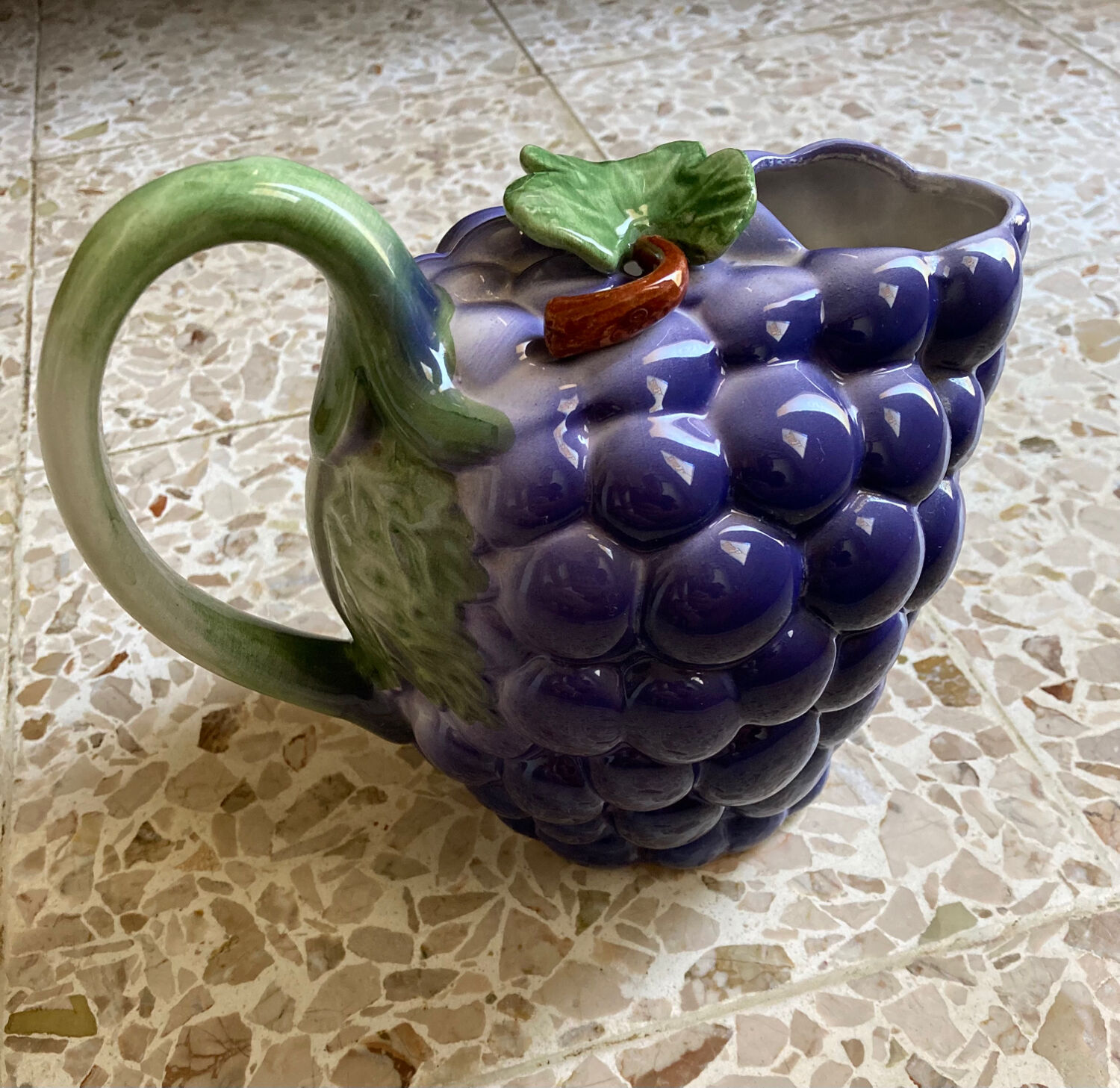Slurry pitcher fruit grape