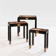 Set de trois tables gigognes décors asiatique bois noirci vers 1920