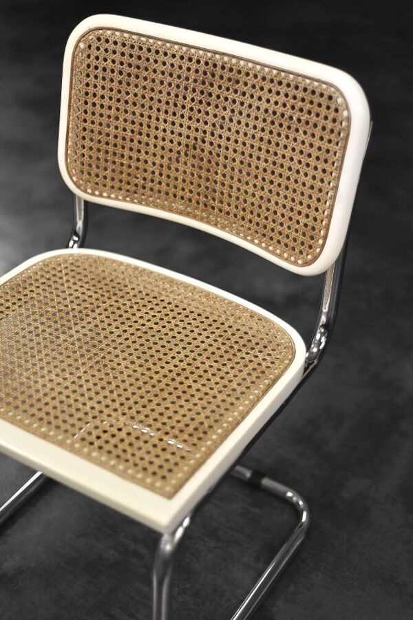 Lot de 2 chaises vintage italiennes modernes en bois blanc et en osier français du milieu du siècle