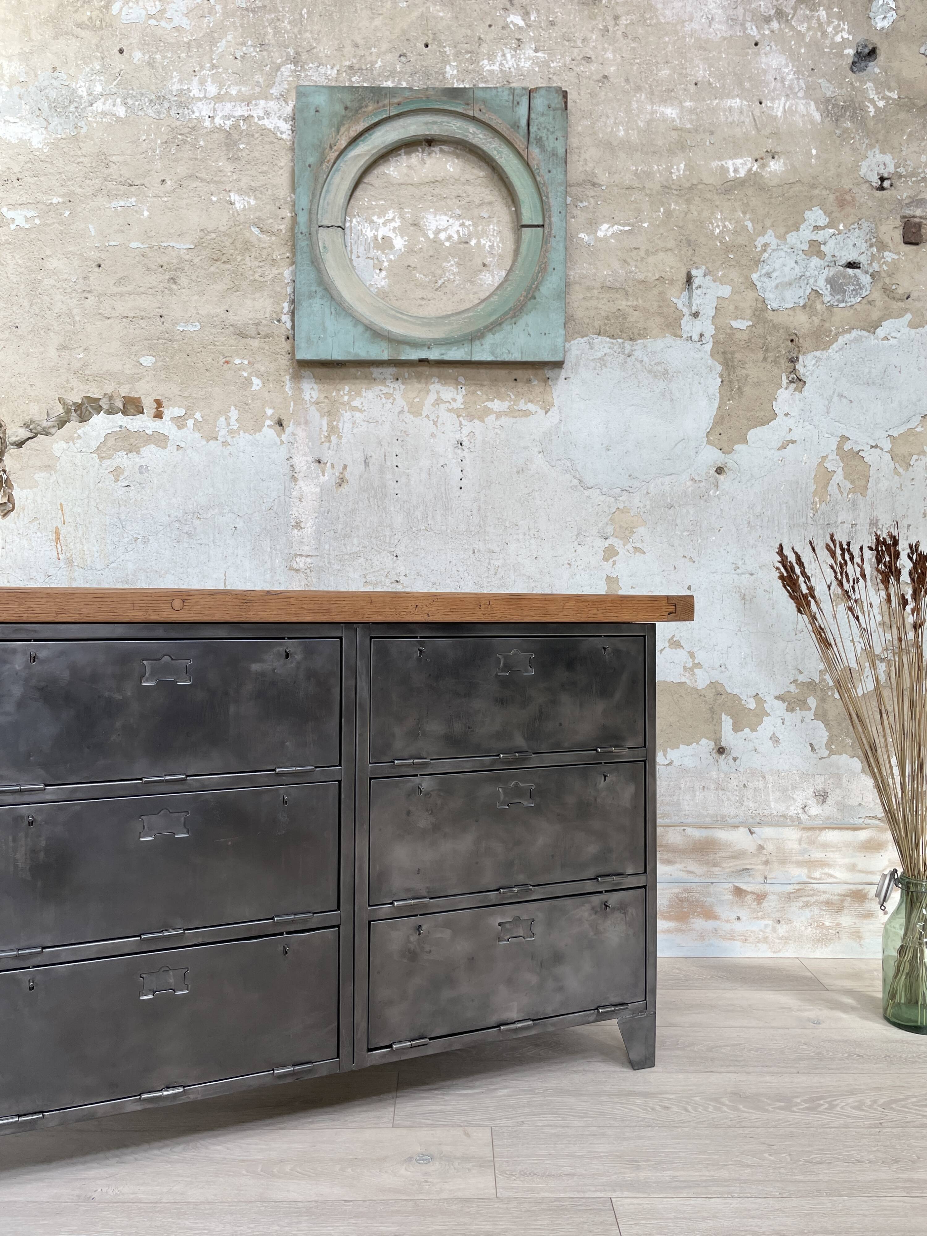 Industrial row in metal and oak.