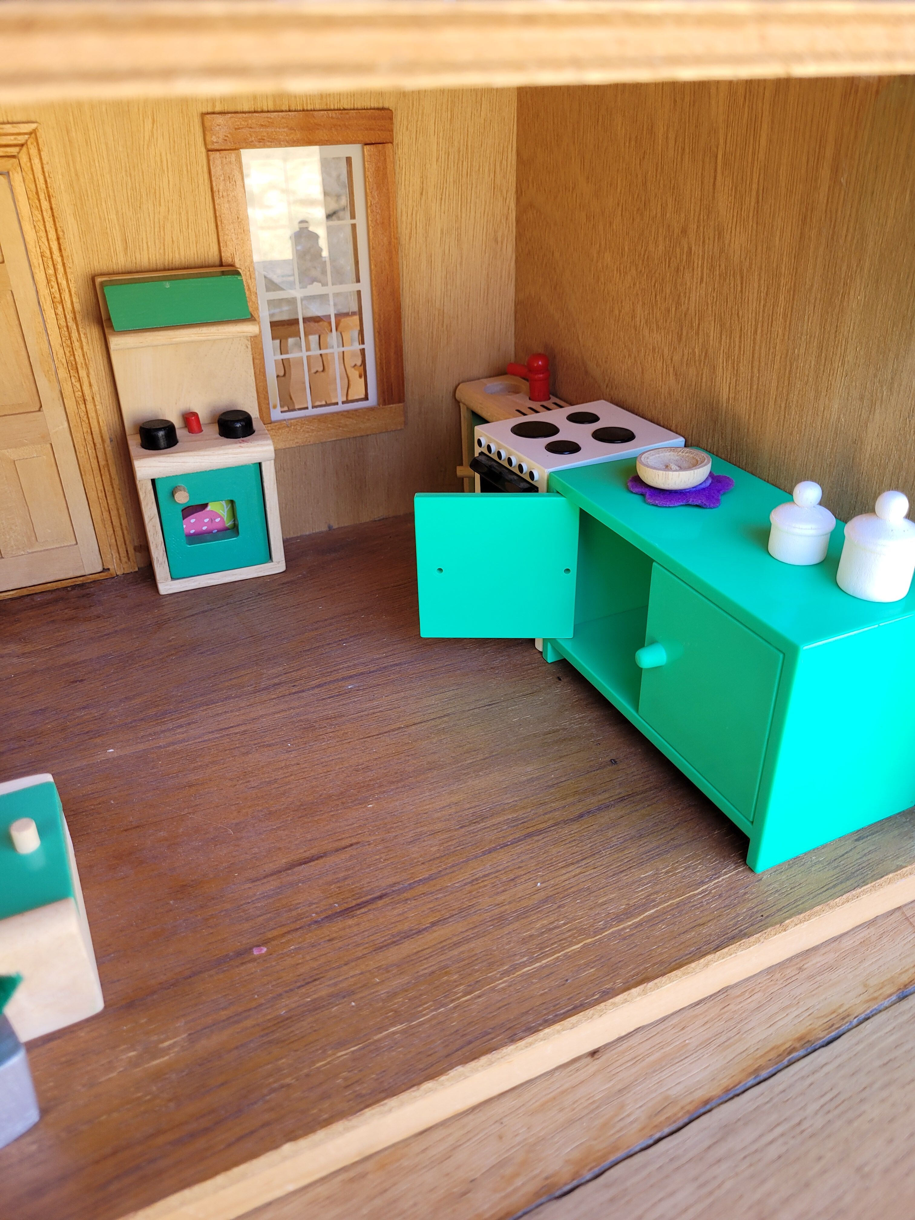 Artisanal cottage house for dolls