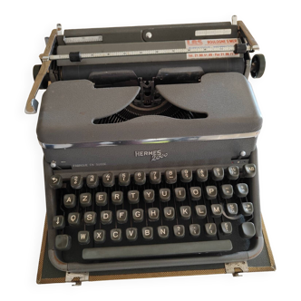 Machine à écrire Hermes 2000