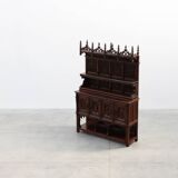 Rare grande armoire néogothique en chêne sculpté à la main du début du XIXe siècle