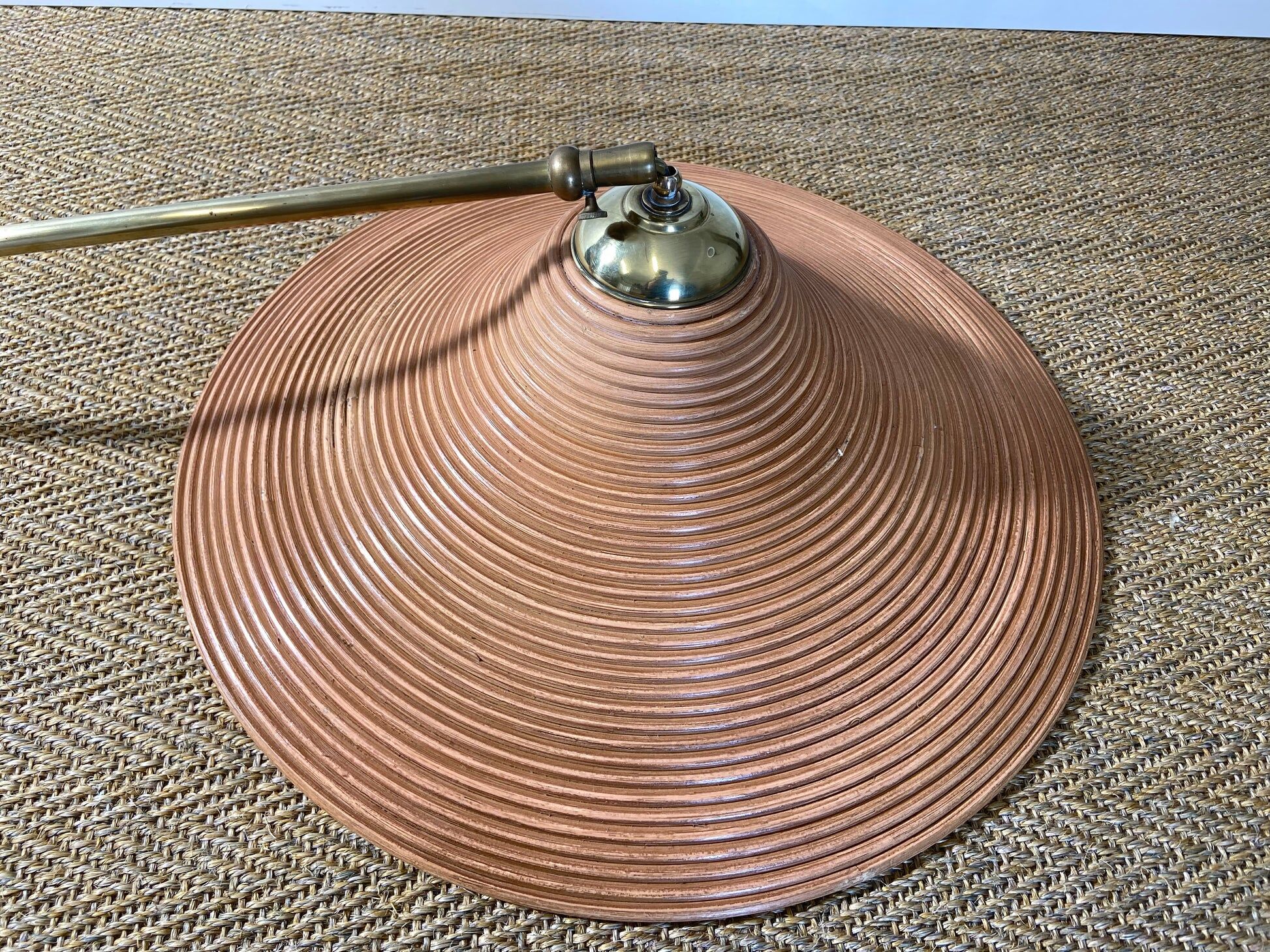 Suspension in reed pencil with extendable brass stem, Italy, mid-century modernism.