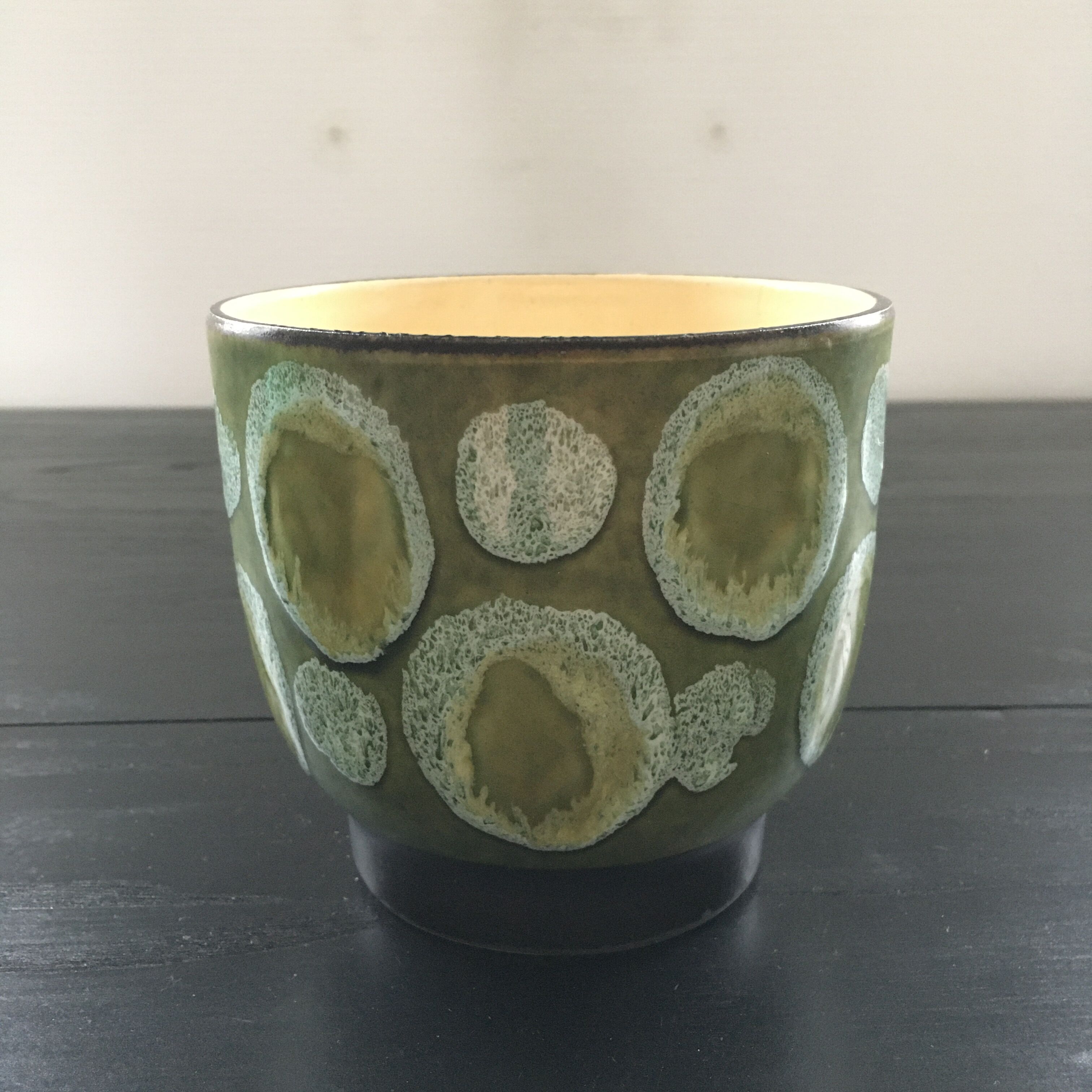 Olive green enamelled pot cache