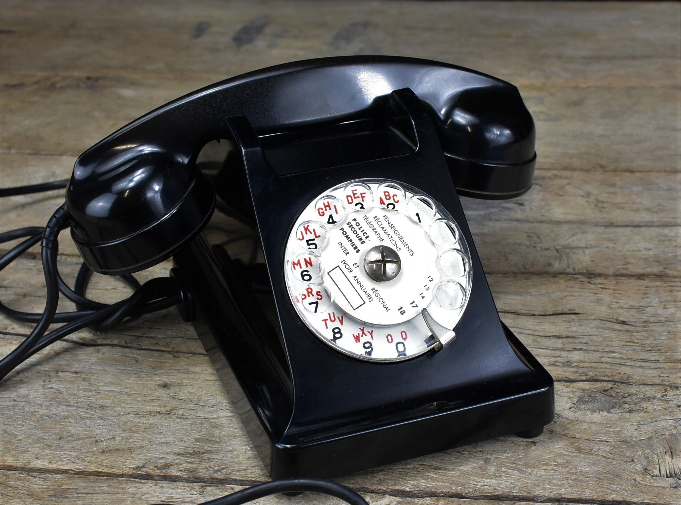 Bakelite phone black 60