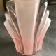 Vase en verre moulé rose art déco 18 cm
