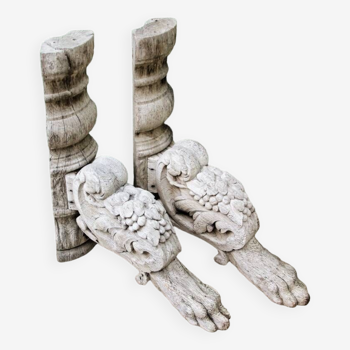 Pair of wooden feet, lion paws, Louis 13 style