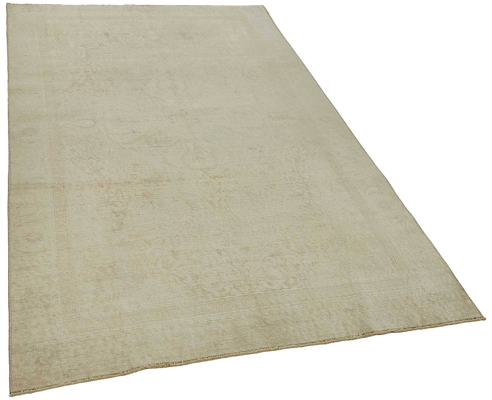 Turkish Vintage Anatolian Rug 136 cm x 210 cm