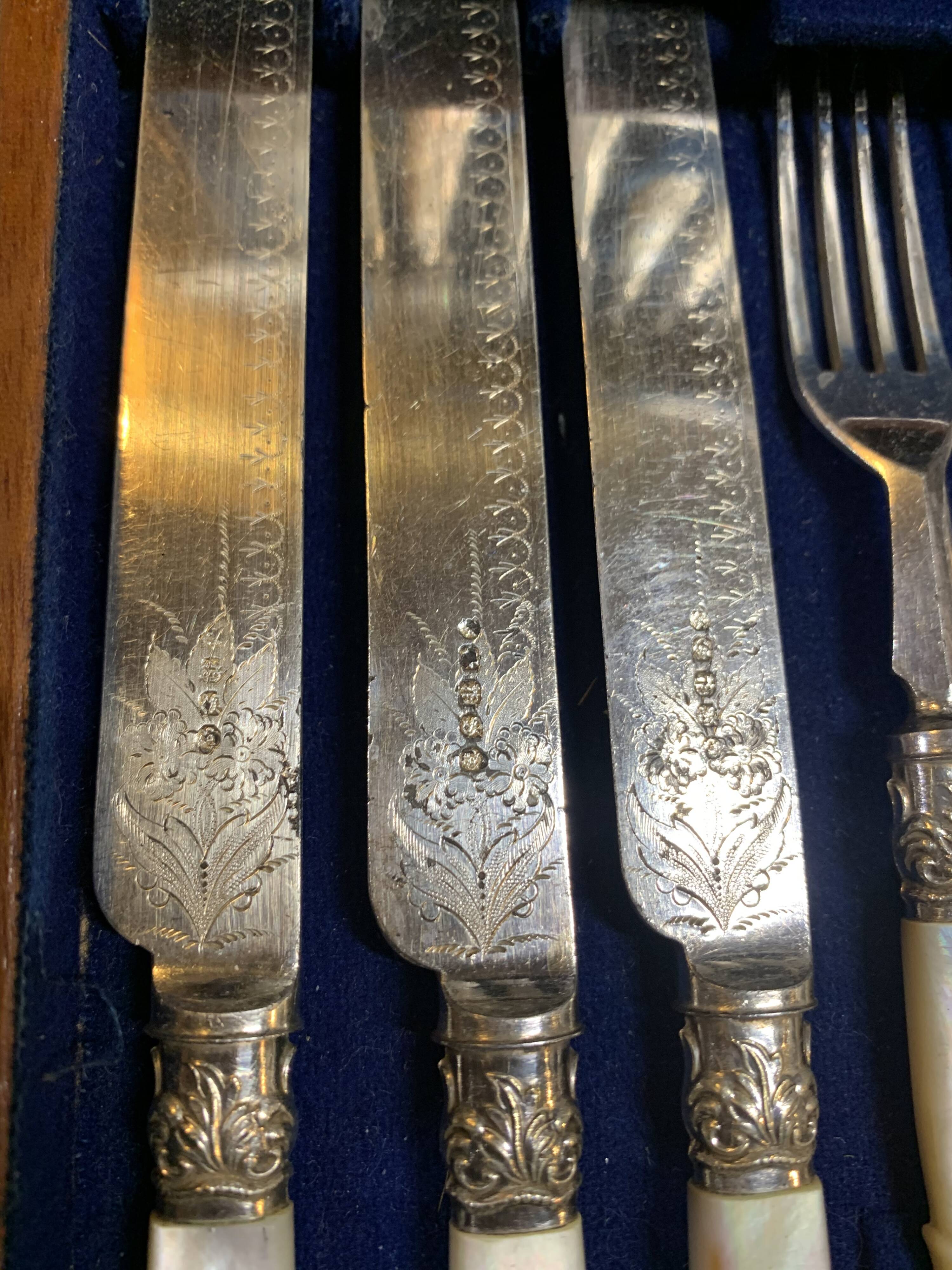 Silver and mother-of-pearl cheese service