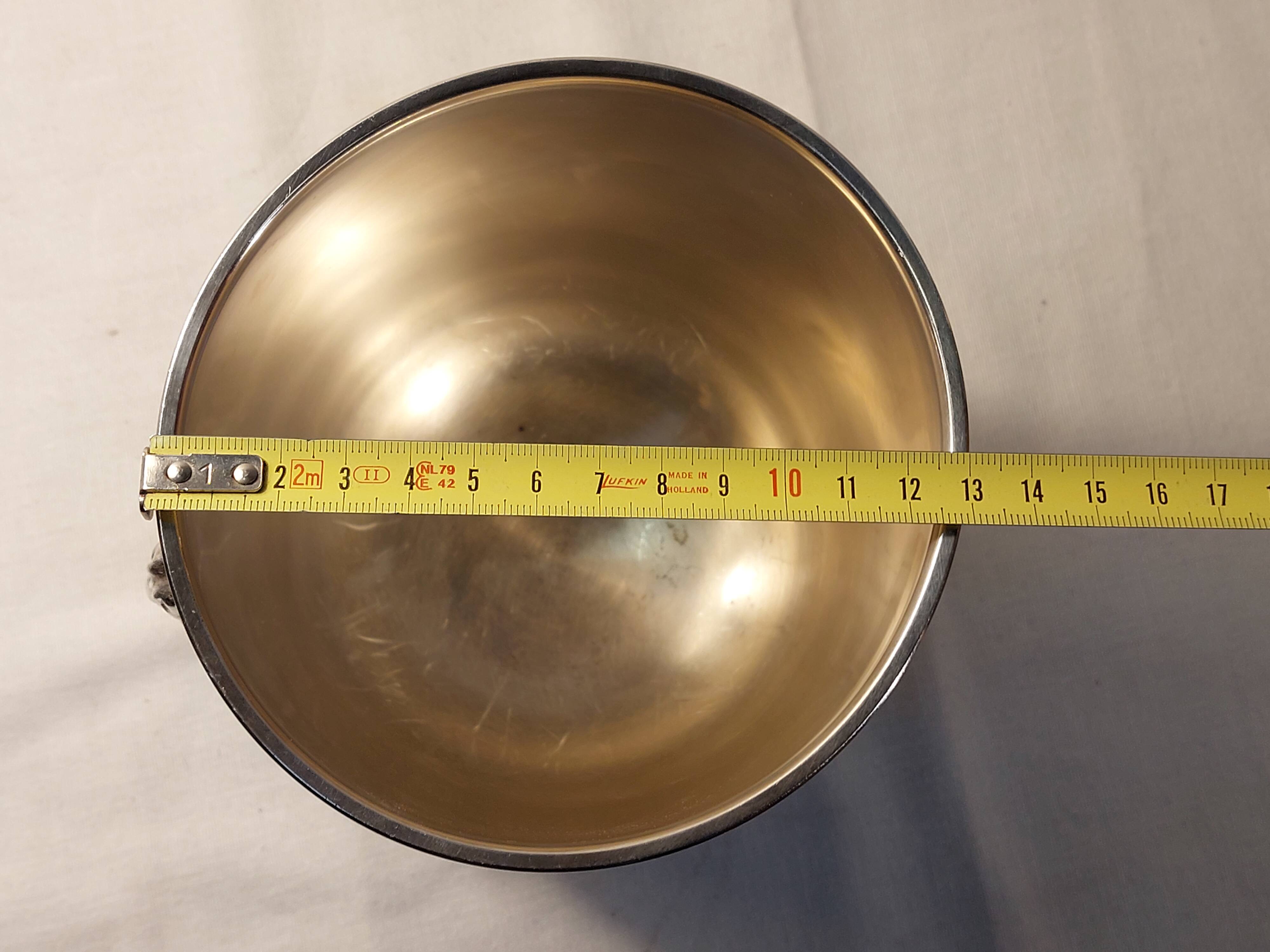 Silver-plated metal table ice bucket with lion head decoration