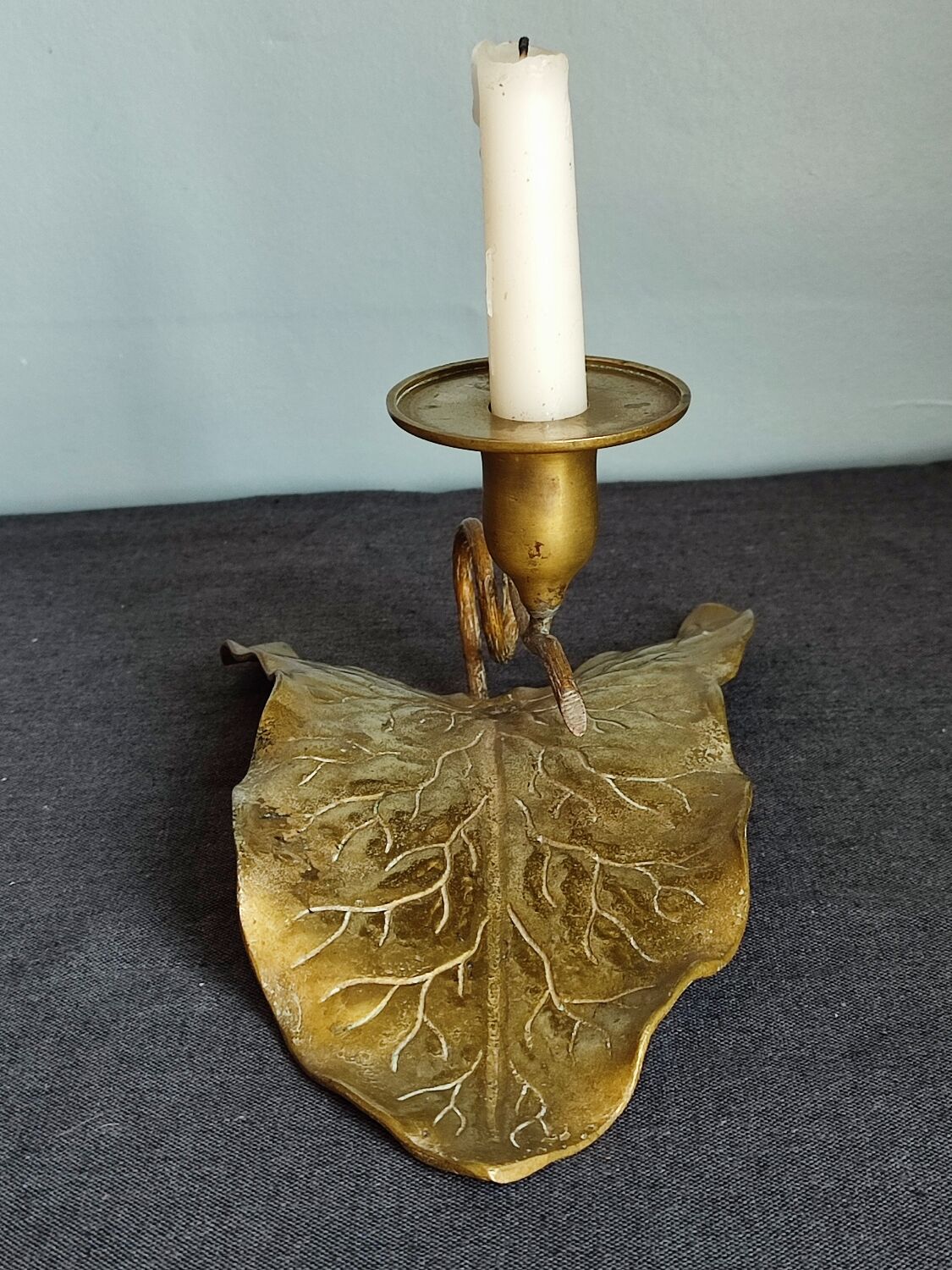 Antique bronze ivy leaf candle holder