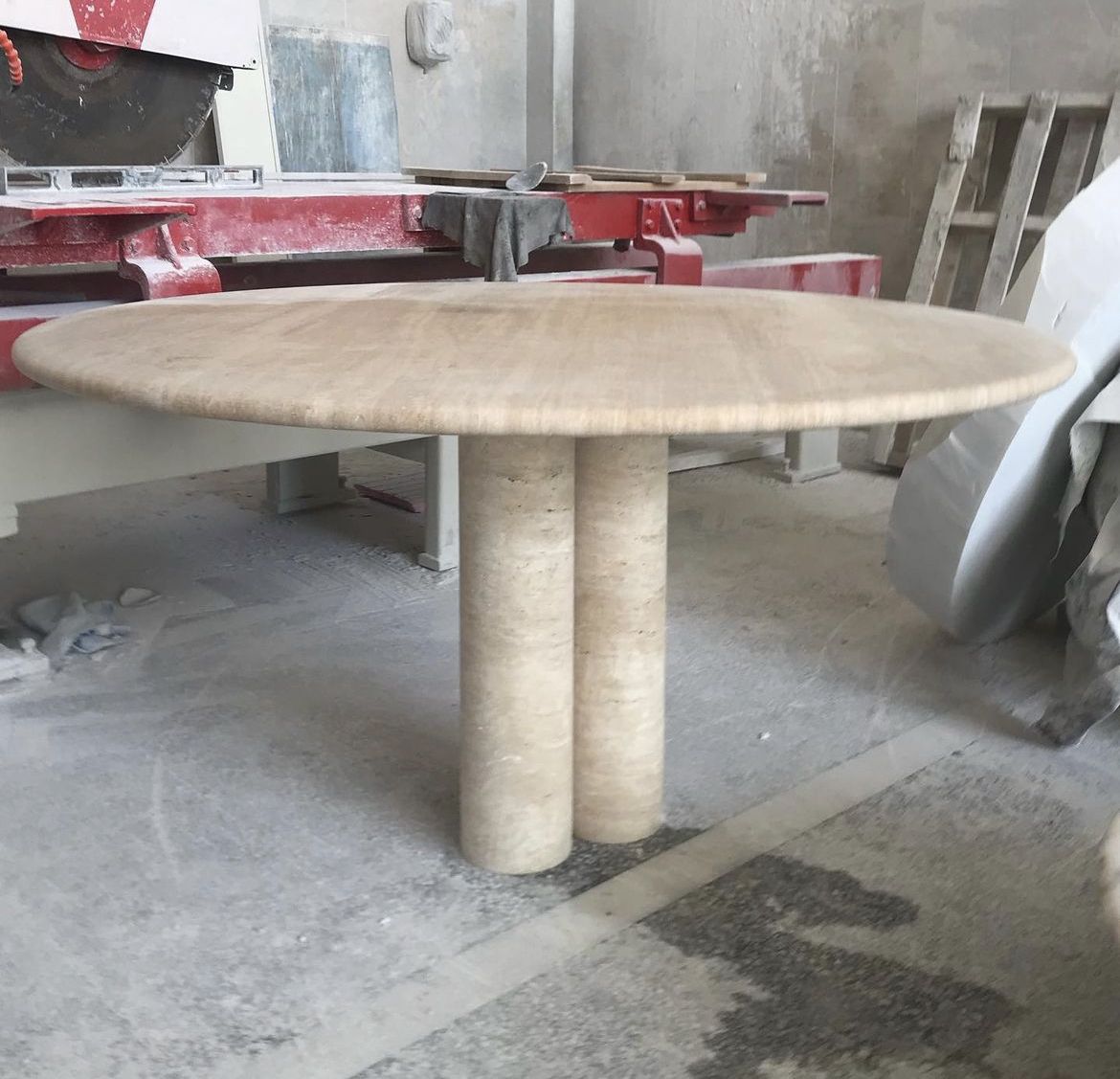 Cream travertine round column leg dining table