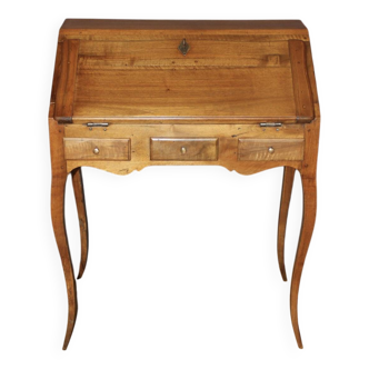 Louis XV donkey back desk in 18th century walnut