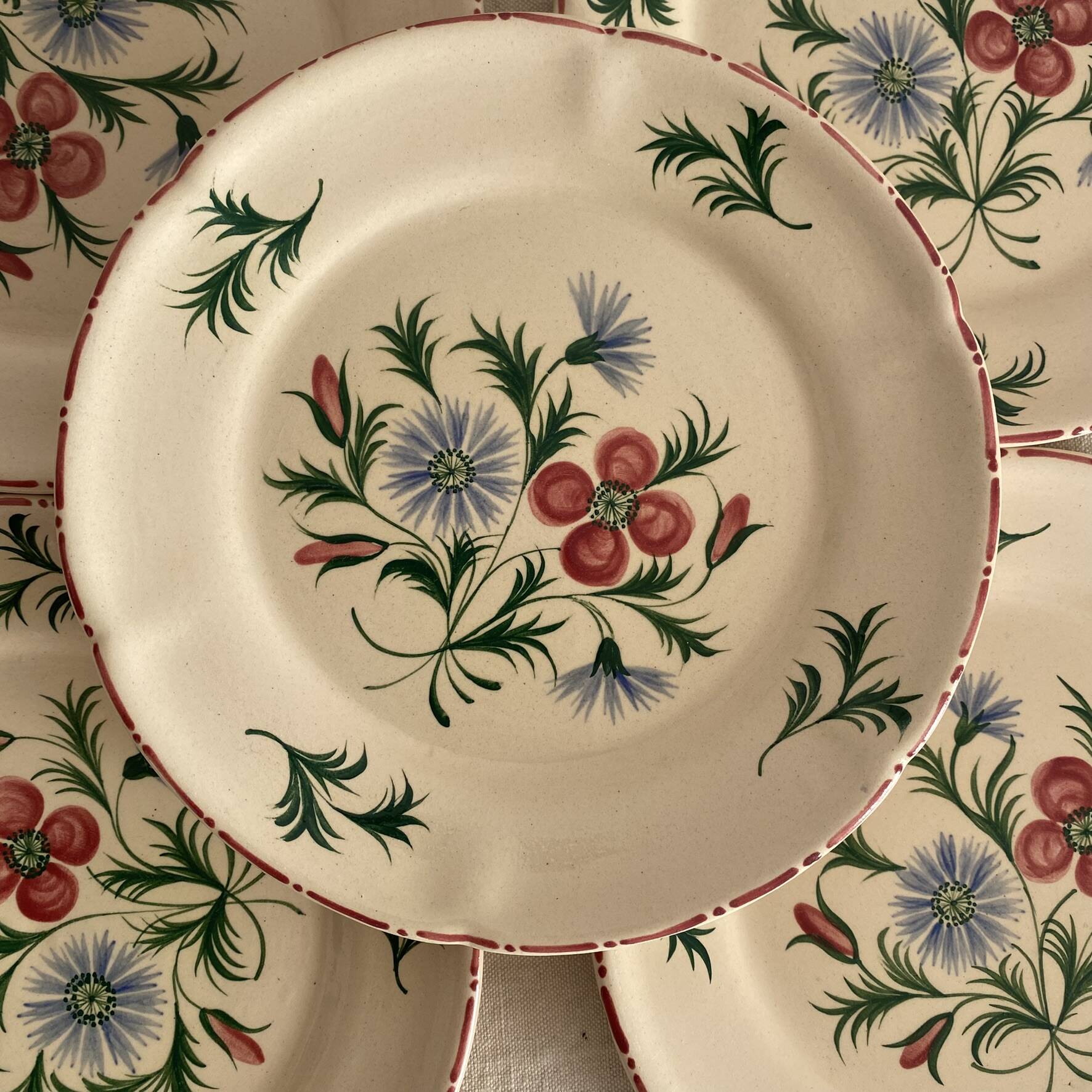Dessert plates in faience from Desvres, hand-decorated.