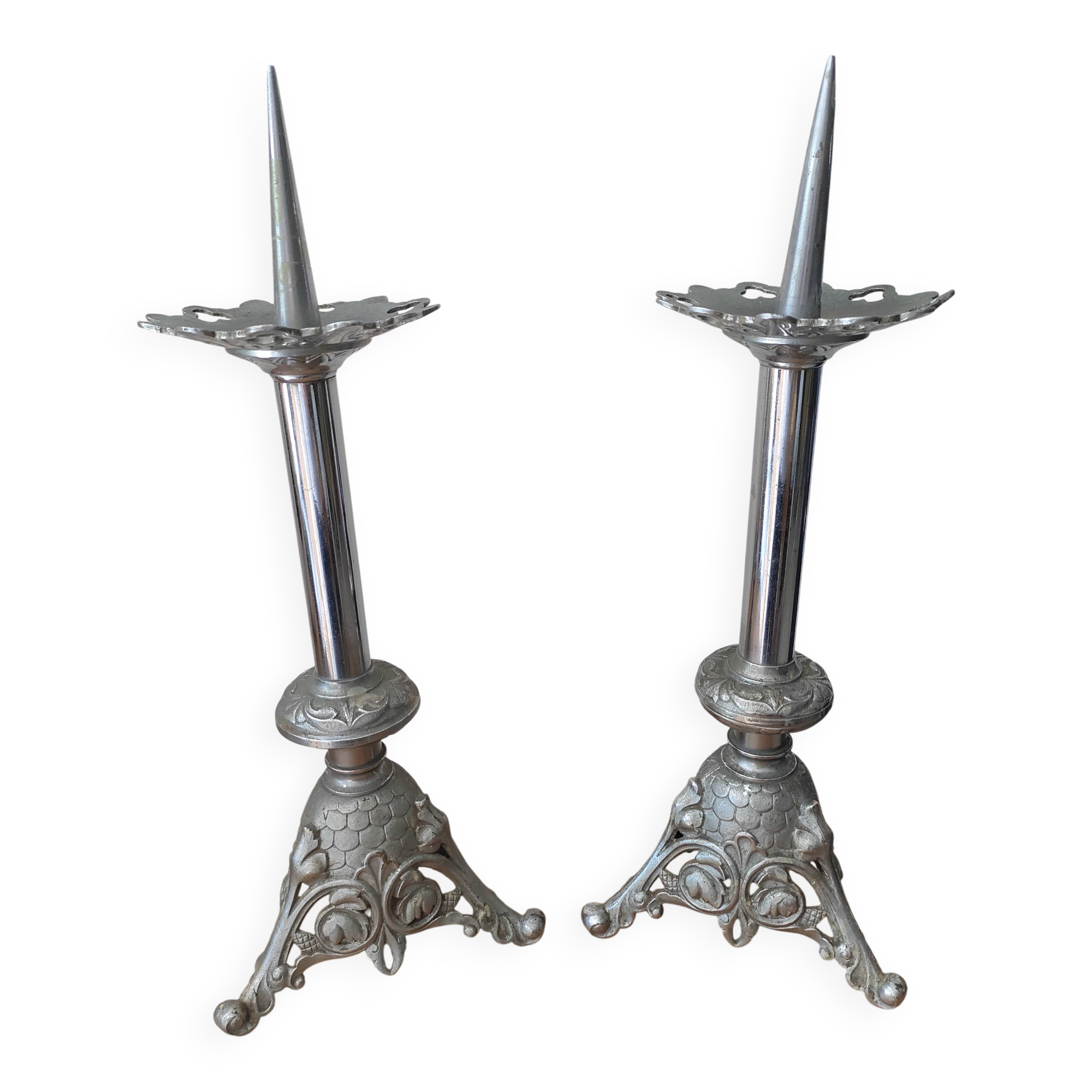 Pair of silver-plated candlesticks from the 19th century.