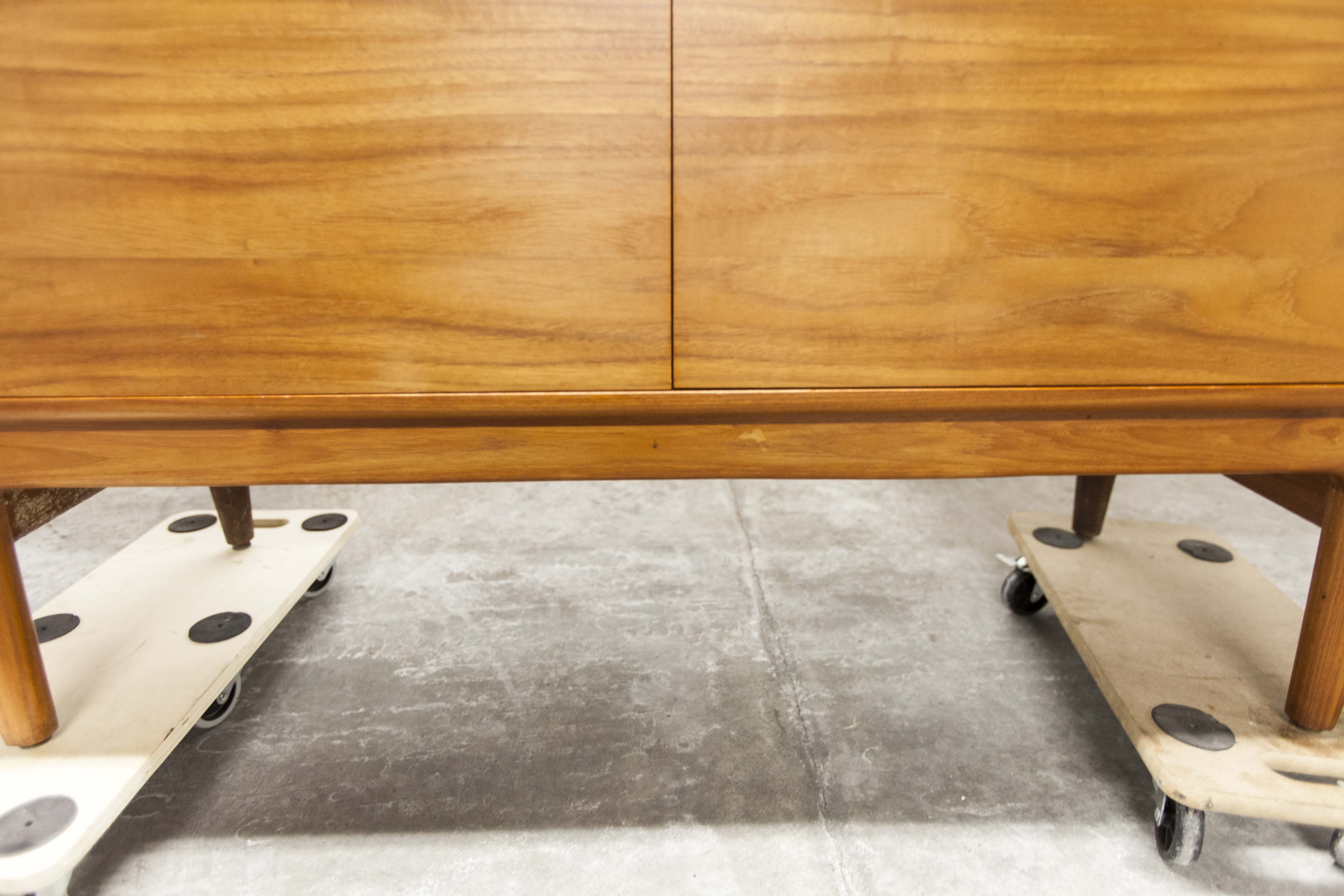 Scandinavian high enfilade 1960 solid teak