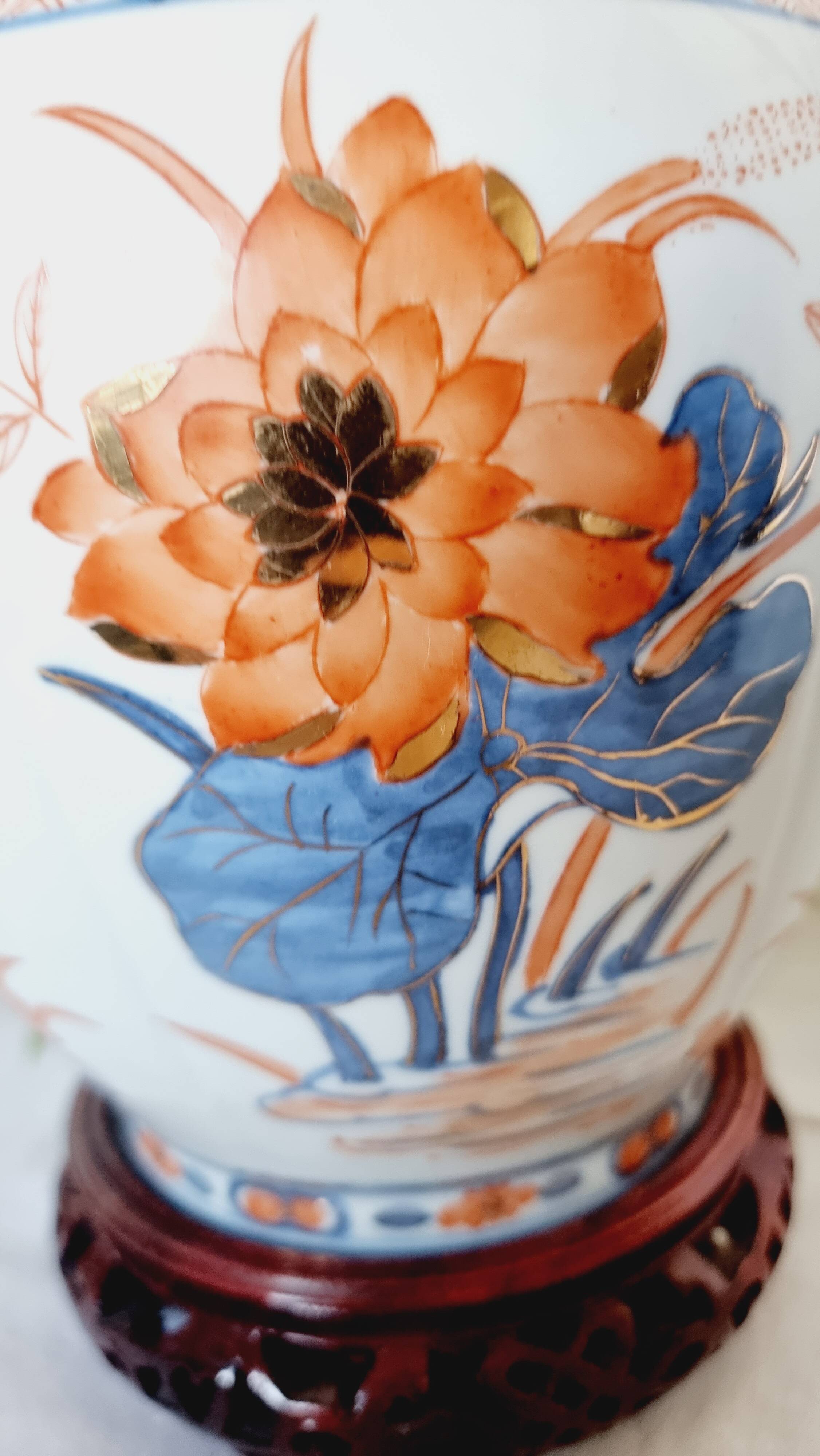 Hand-painted porcelain table lamp, Chinese Imari style.