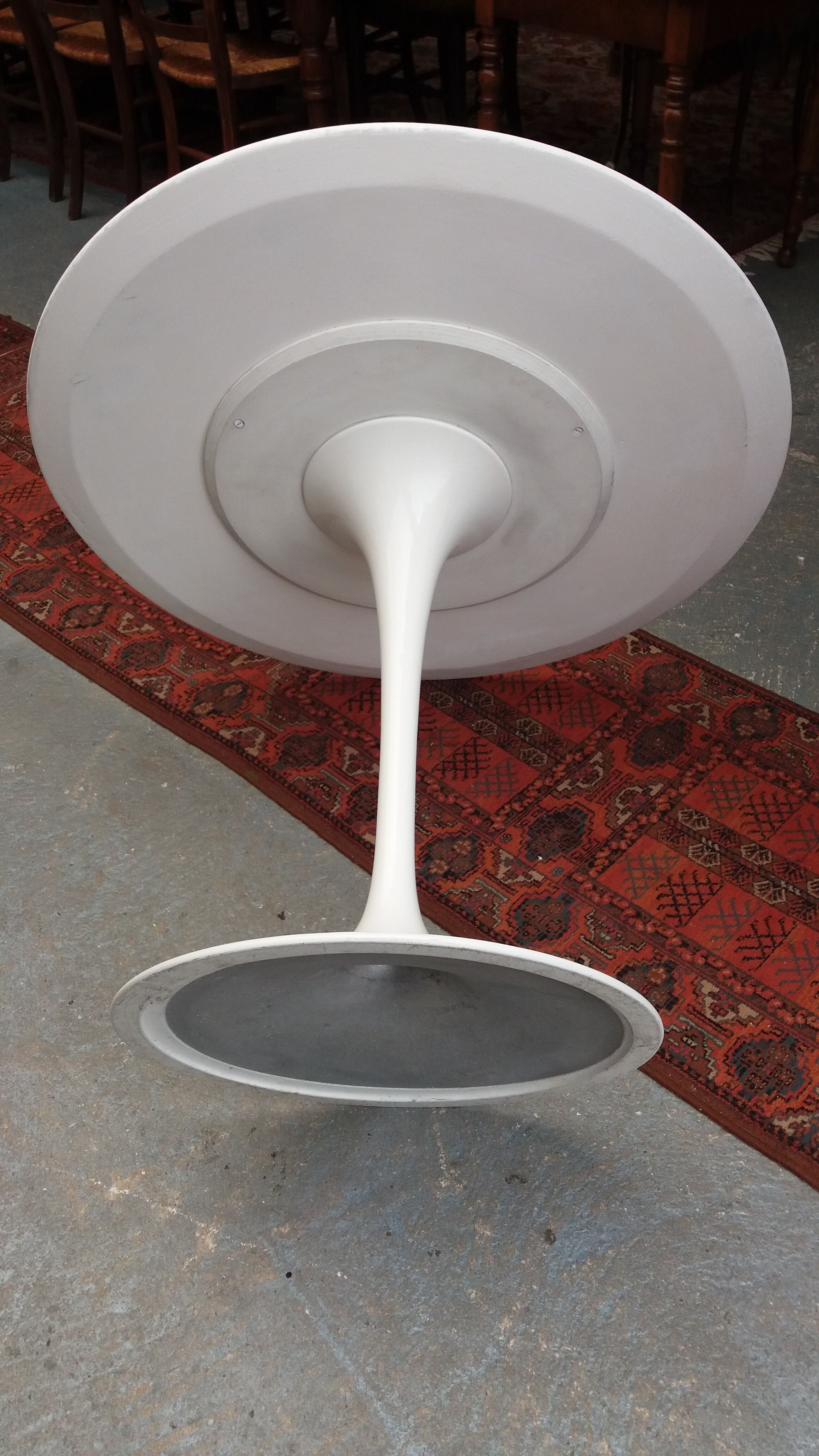 Saarinen tulip table