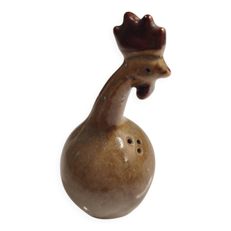 Ceramic salt cellar shaped like a small hen.