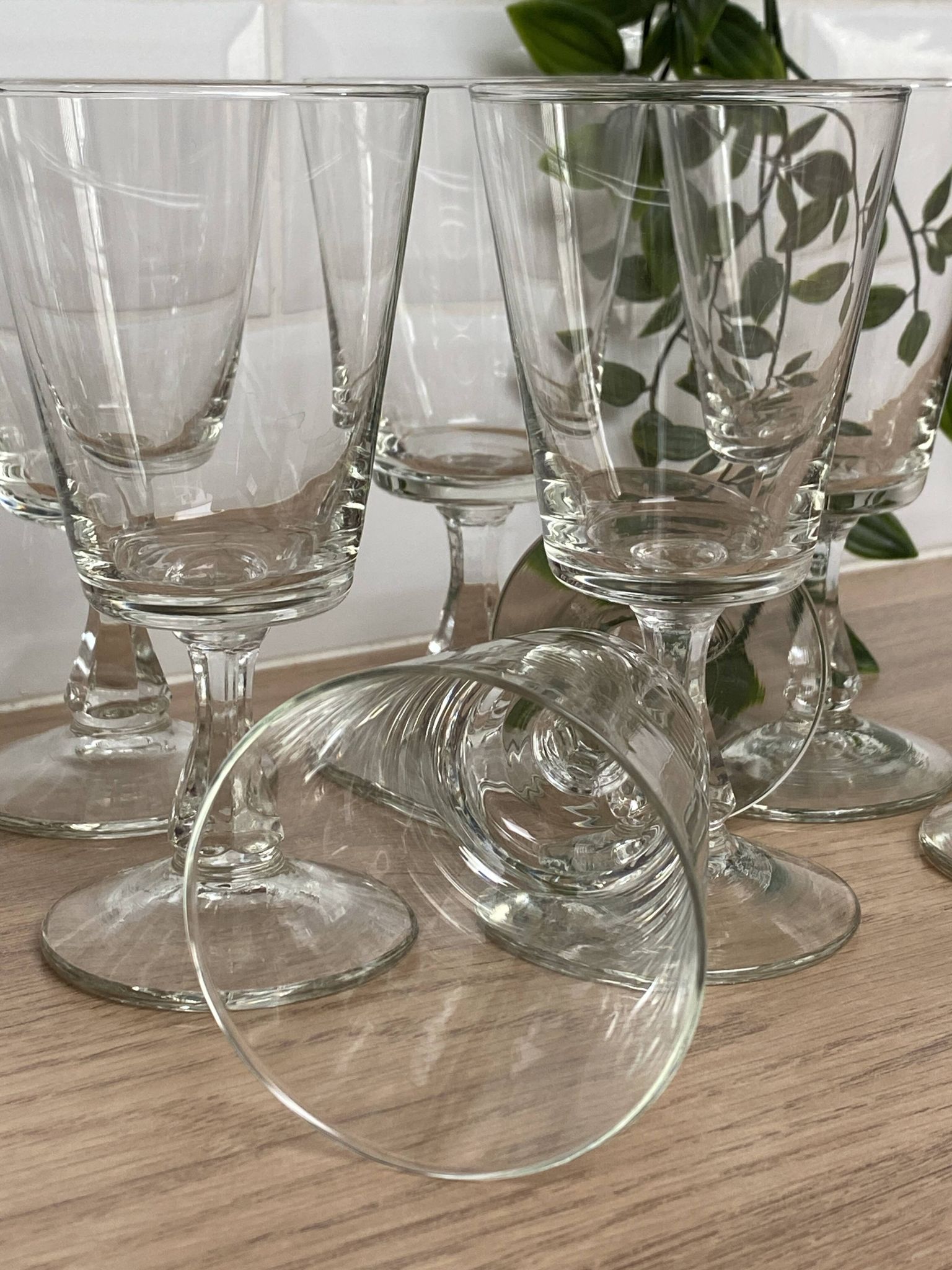 Set of 9 white wine glasses