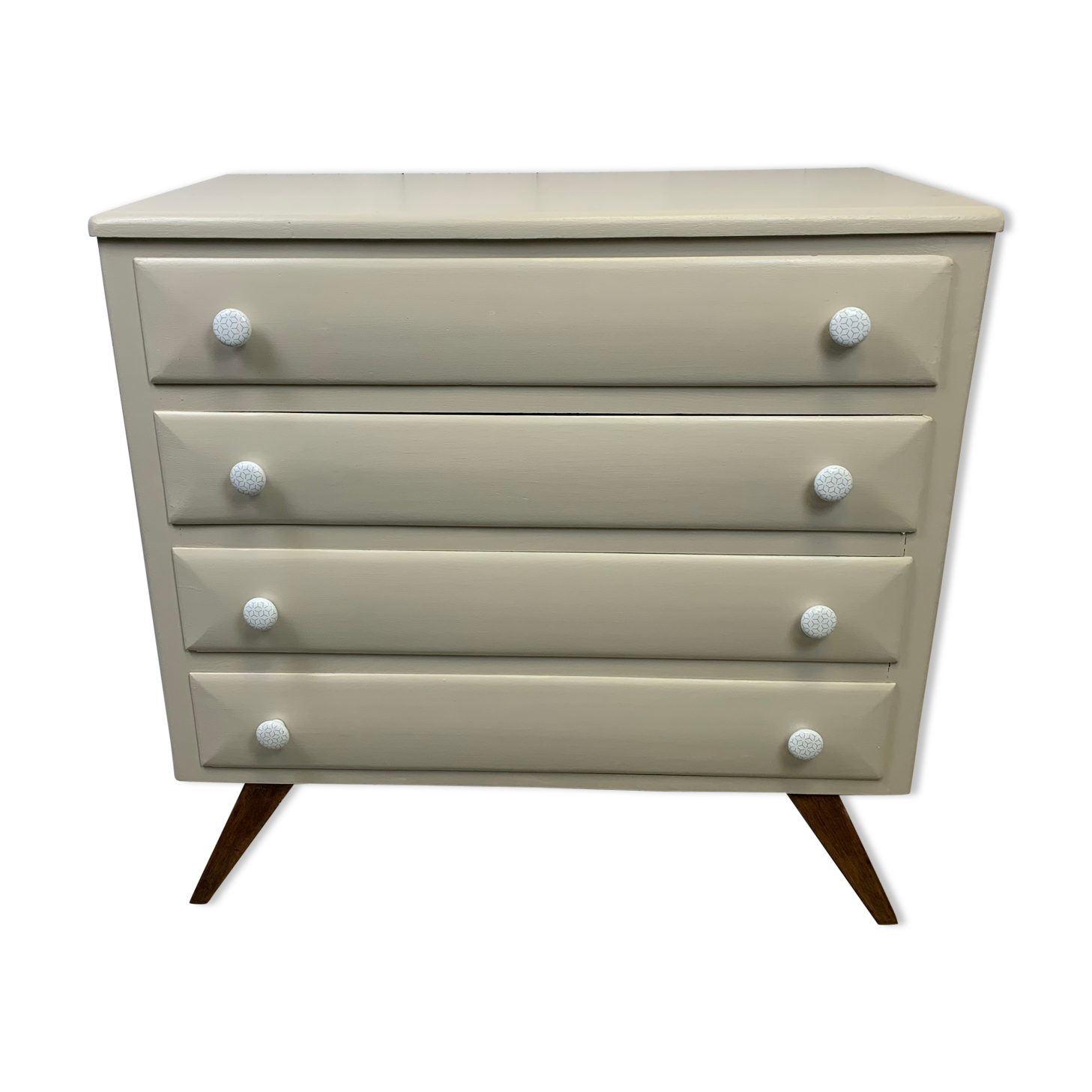 Dresser with compass feet