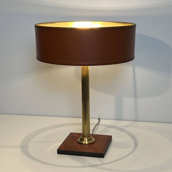 Lampe de Bureau en Cuir Marron Camel et Laiton Cannelé, dans le Goût de Jac