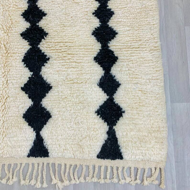 Handmade Moroccan rug in wool 250cm x 150cm