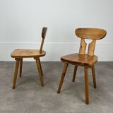 Chaises brutalistes pin massif style chalet