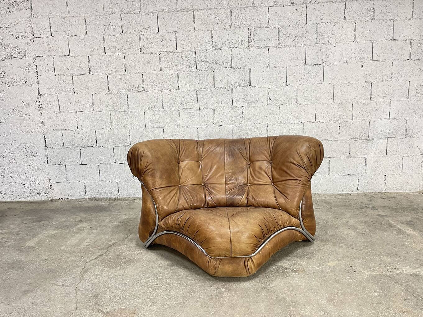 Fauteuil d'angle vintage en cuir, design italien des années 1970