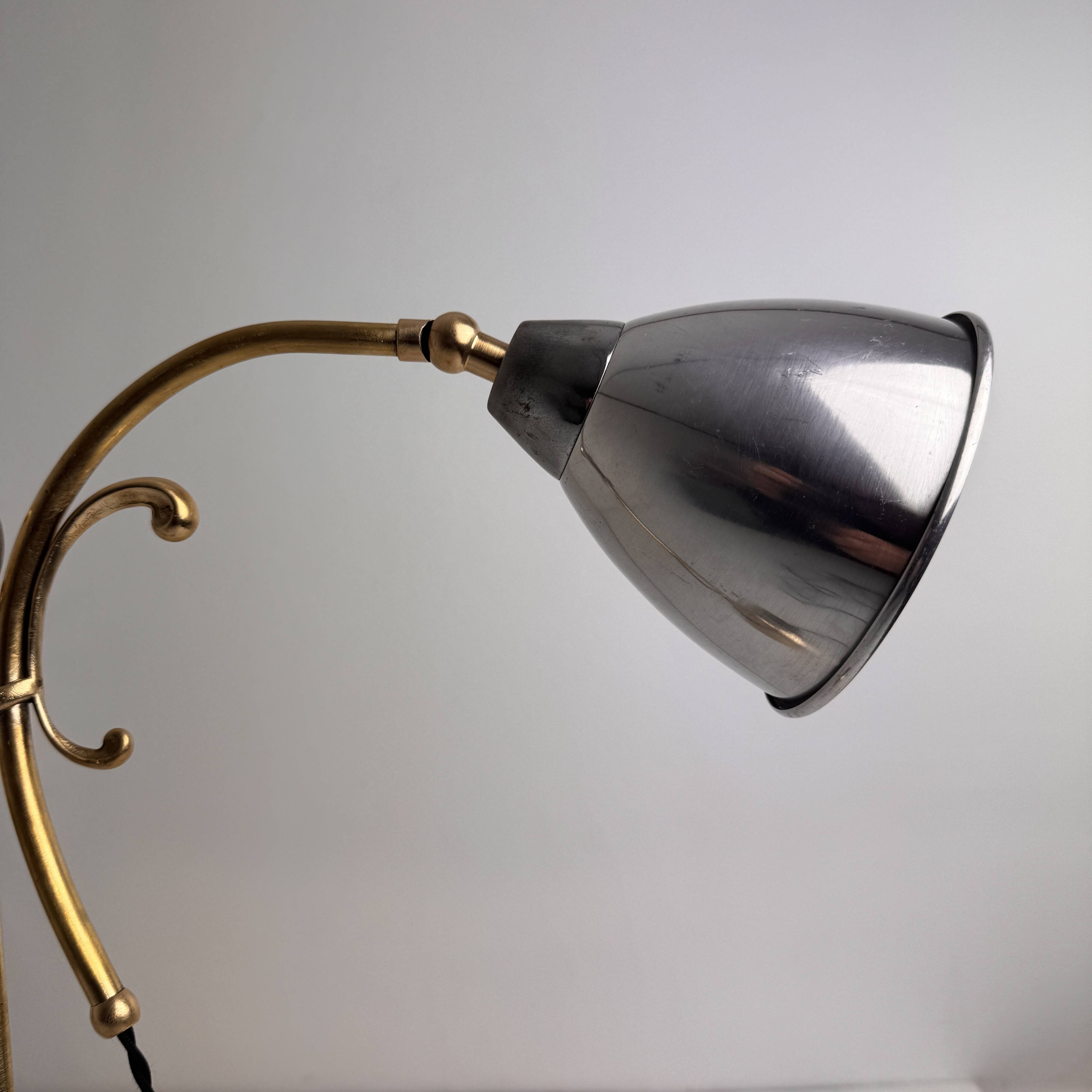 OLD VINTAGE DESK LAMP RAISE AND LOWER