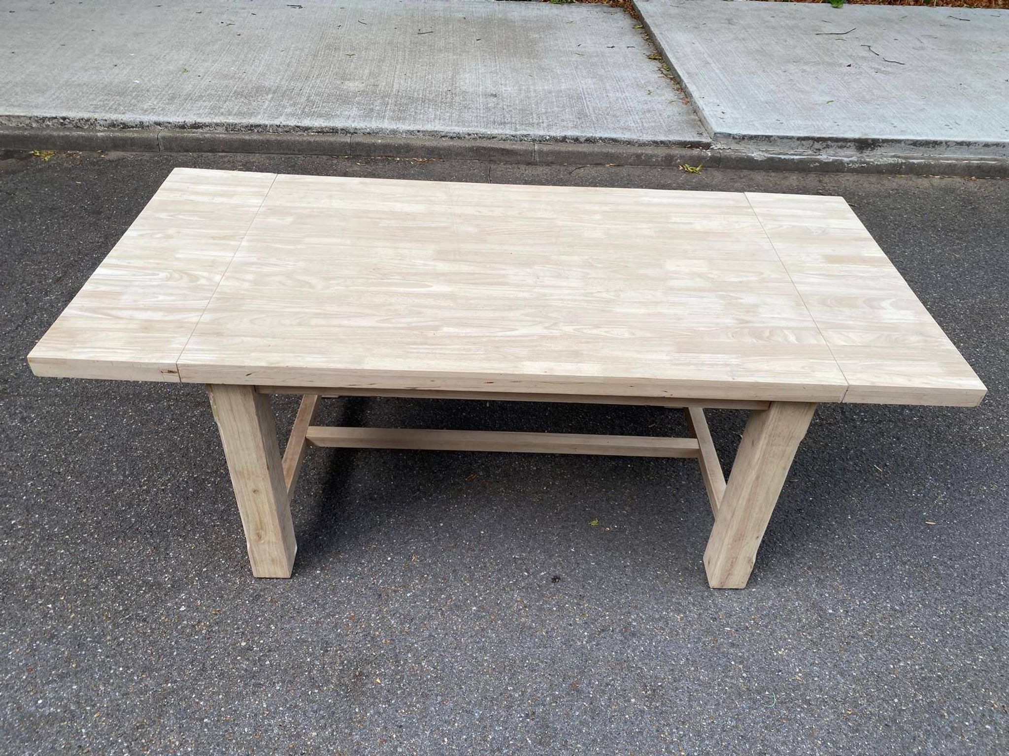Extendable farmhouse table with renovated solid wood flaps 140-200cm