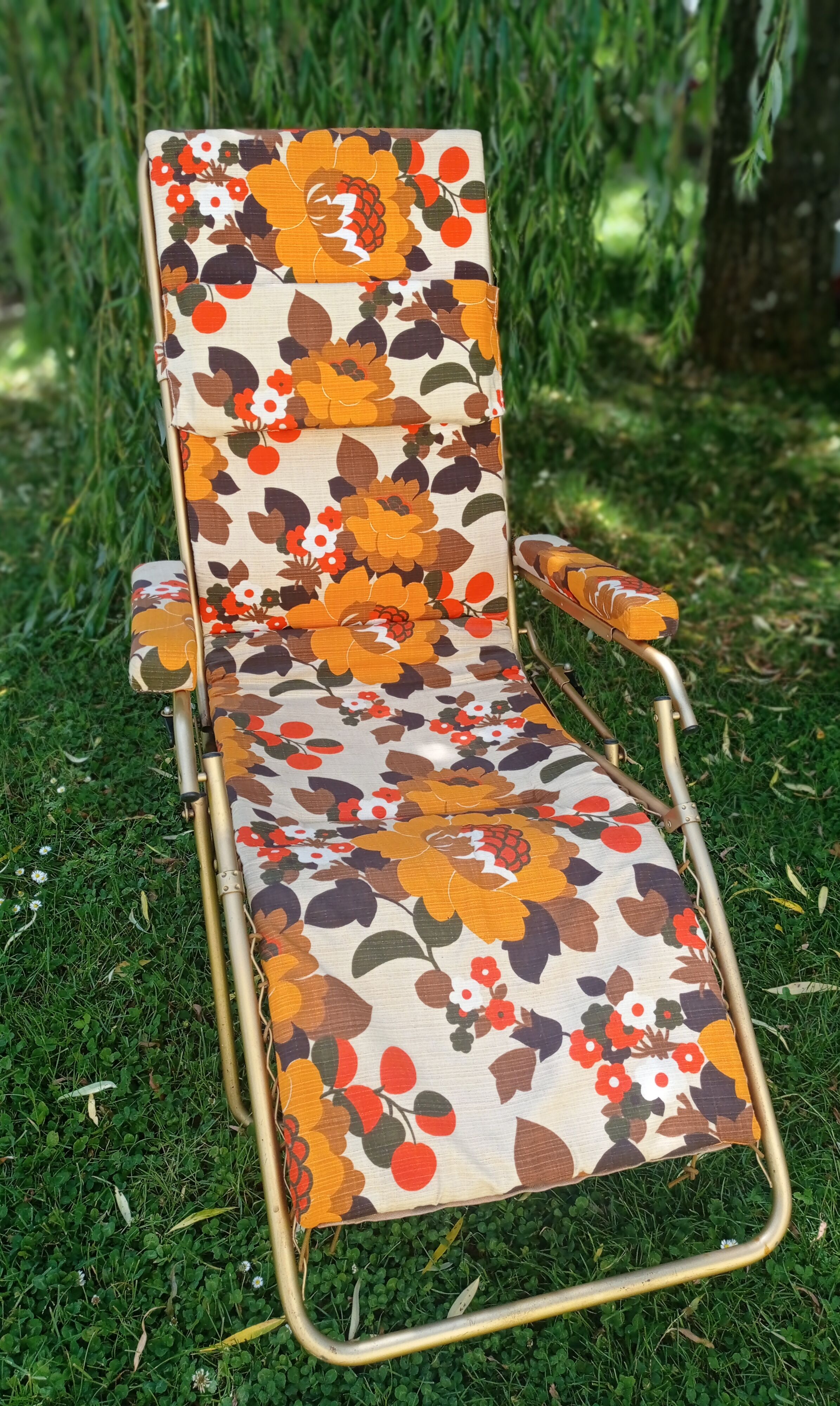 Lounge chair vintage sunbathing