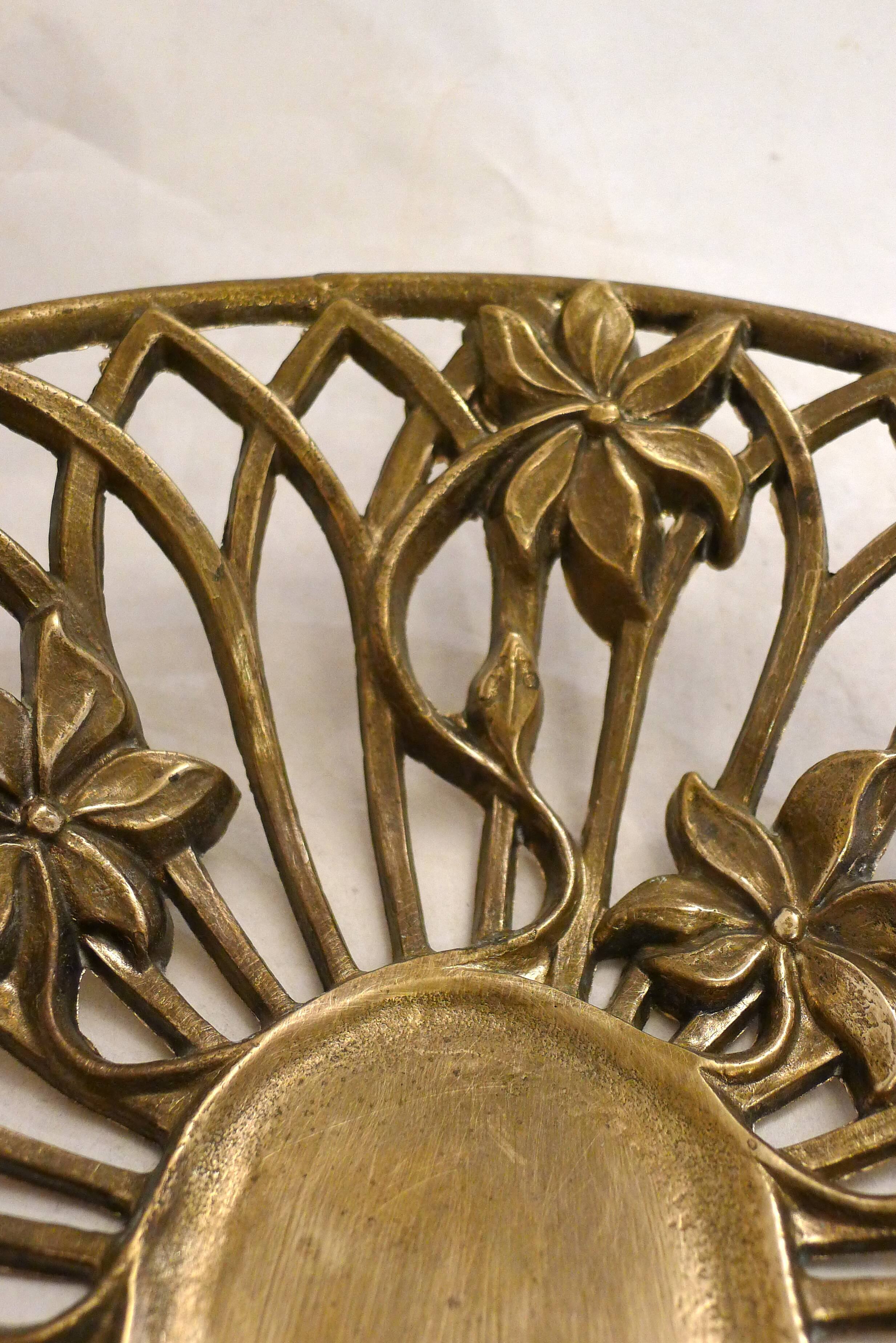 Openwork Art Nouveau basket in gilded brass