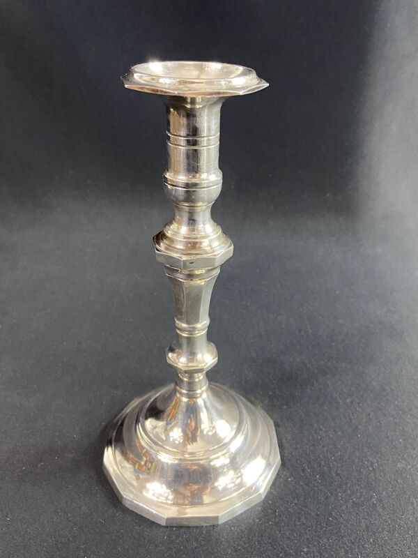 Bougeoir flambeau en bronze argenté de style Régence