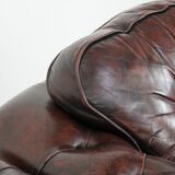 Set of two marbled cowhide leather Chesterfield armchairs in English style