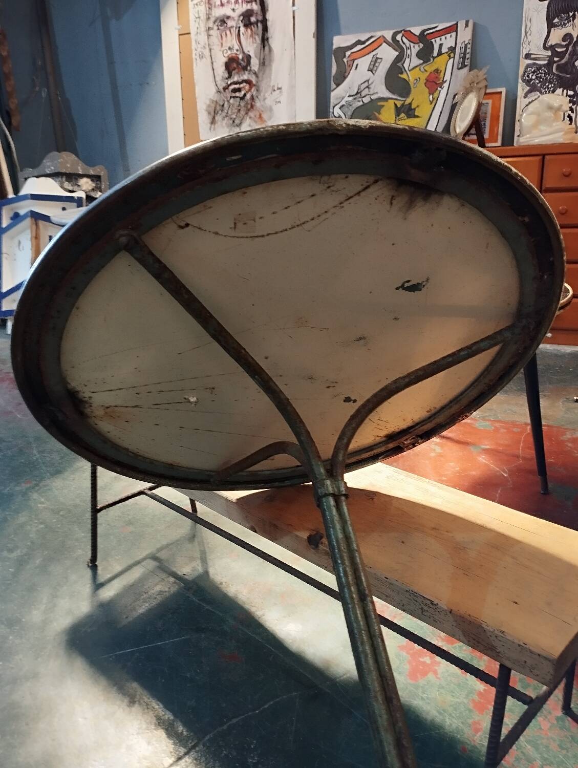 Garden pedestal table