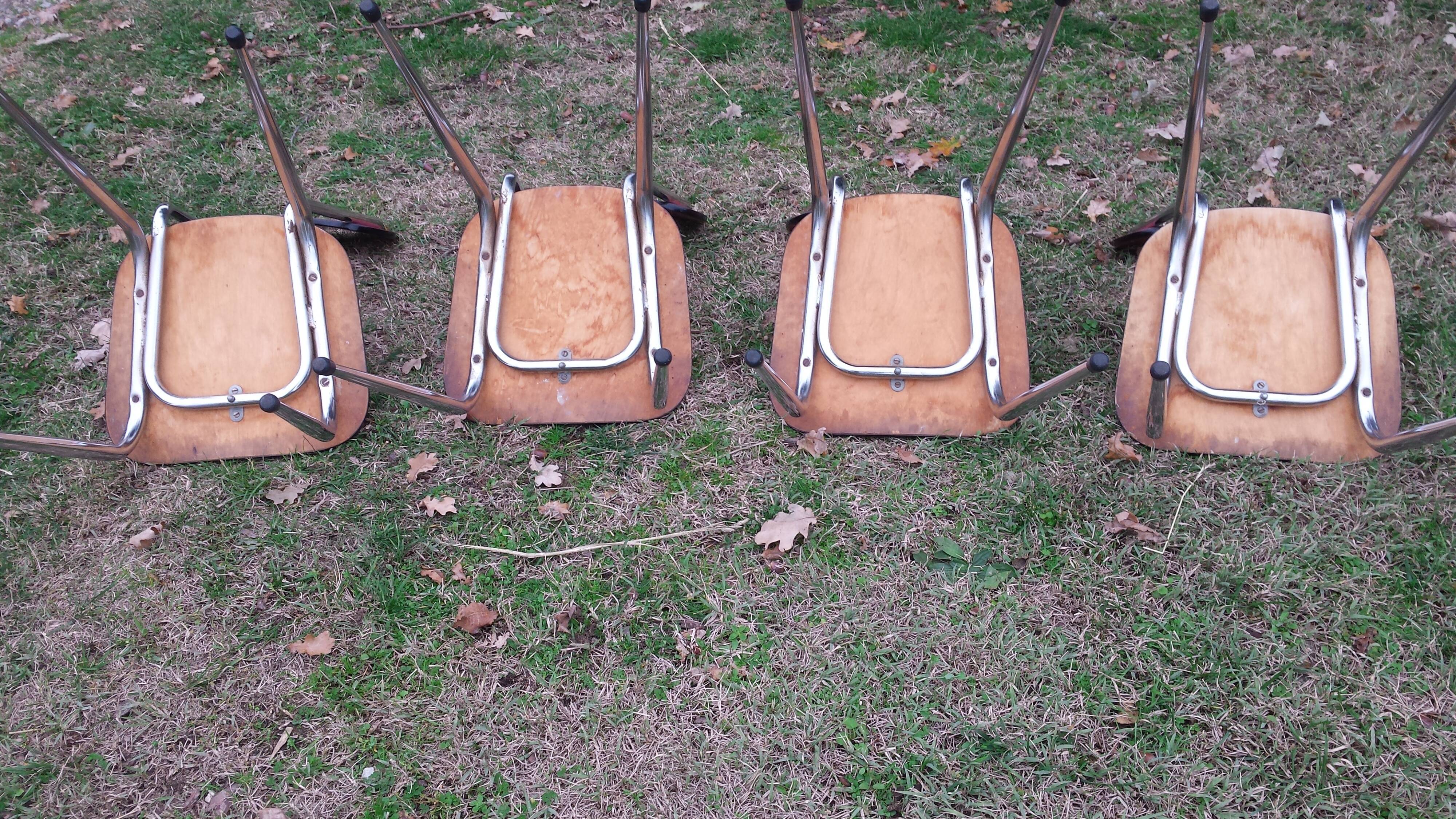 Set of 4 chairs in red formica