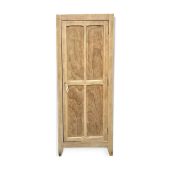 Small Parisian wardrobe