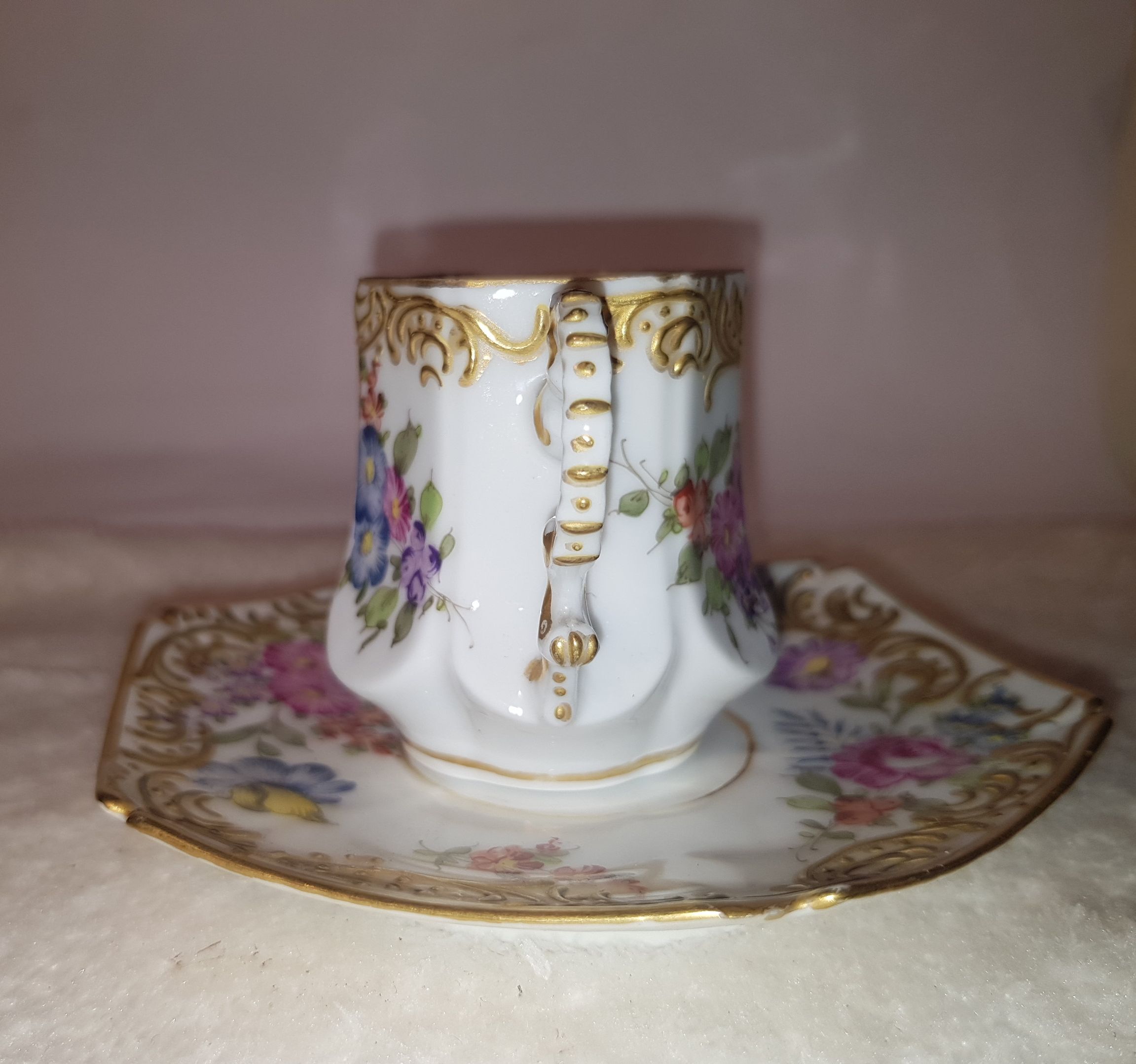 Nice cup with porcelain cut