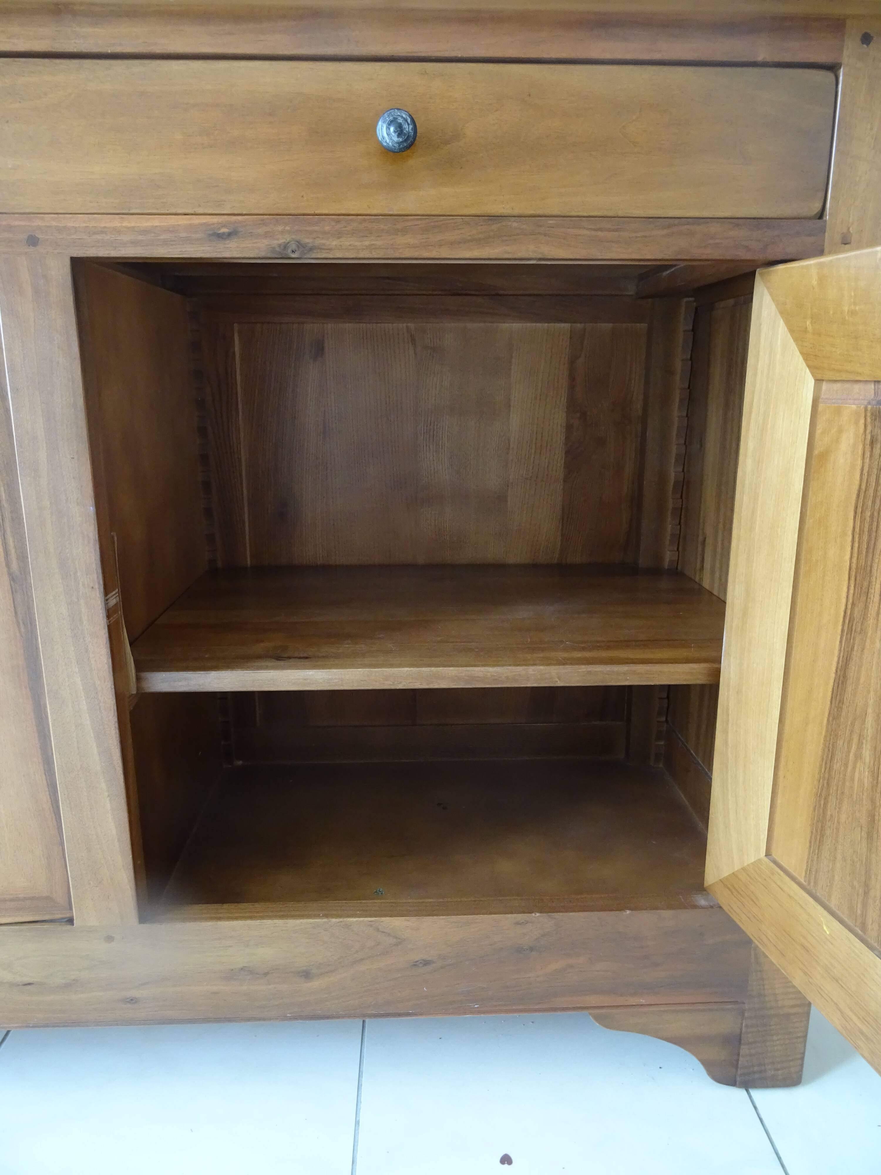 Very much in solid walnut, 3 doors.
