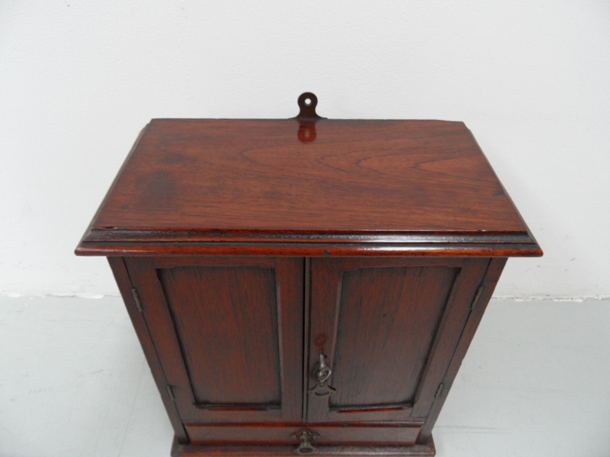Armoire à bijoux en acajou ancien